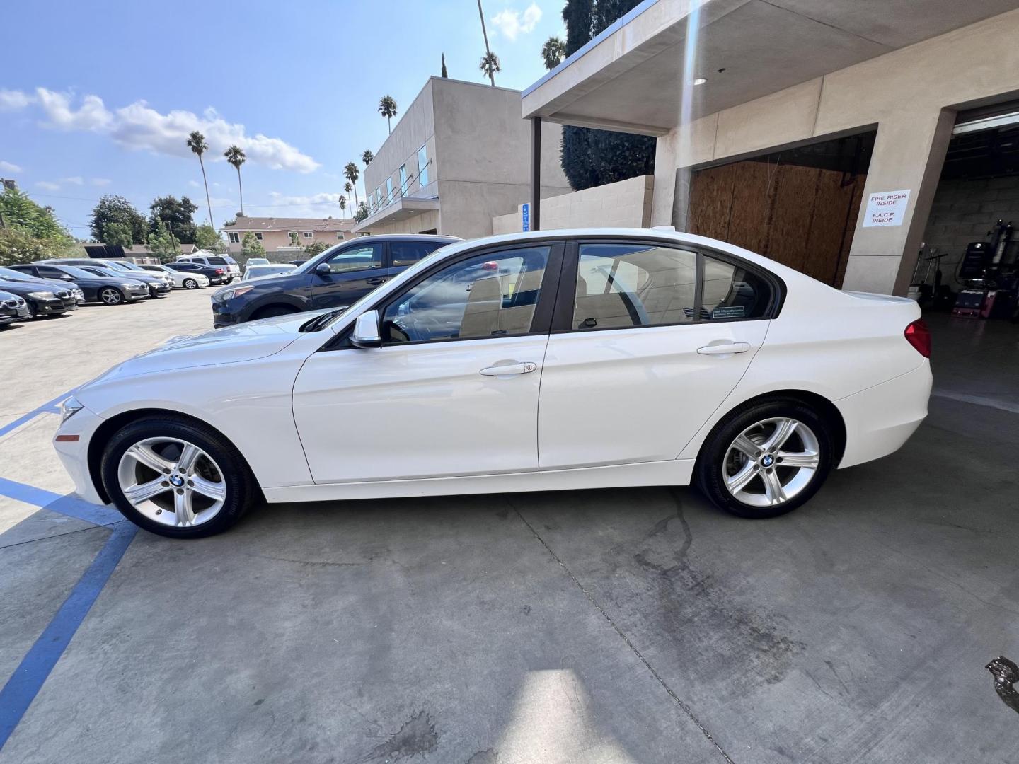 2015 White BMW 3-Series 328i SULEV (WBA3C1C56FK) with an 2.0L L4 DOHC 16V engine, 8-Speed Automatic transmission, located at 30 S. Berkeley Avenue, Pasadena, CA, 91107, (626) 248-7567, 34.145447, -118.109398 - Crown City Motors is a used “Buy Here Pay Here” car dealer in Pasadena CA. “Buy Here Pay Here” financing, means that when you purchase your vehicle from our dealership, that you make the payments to the dealership as well. We do not need the banks approval to get you approved for a used auto - Photo#13