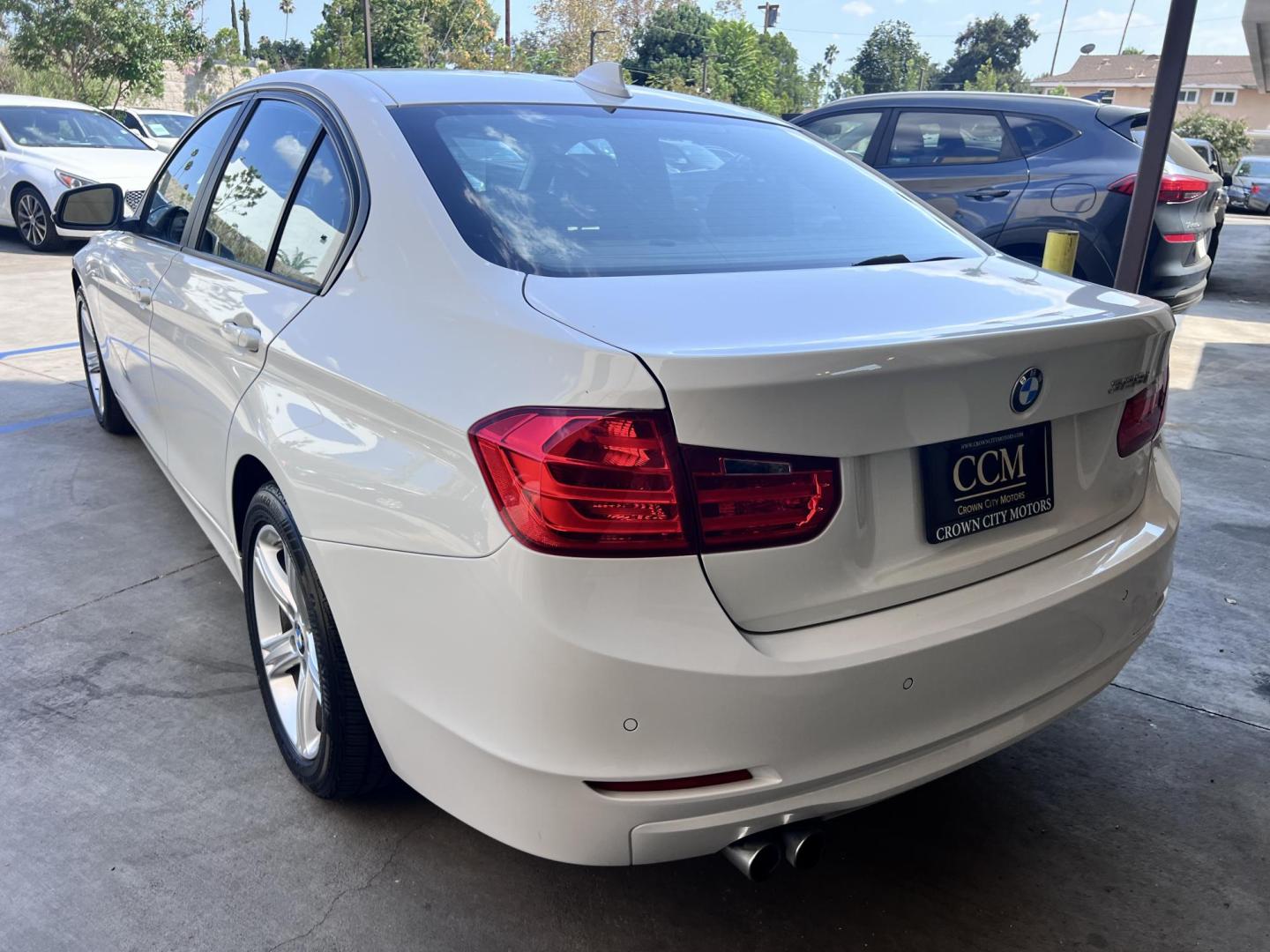 2015 White BMW 3-Series 328i SULEV (WBA3C1C56FK) with an 2.0L L4 DOHC 16V engine, 8-Speed Automatic transmission, located at 30 S. Berkeley Avenue, Pasadena, CA, 91107, (626) 248-7567, 34.145447, -118.109398 - Crown City Motors is a used “Buy Here Pay Here” car dealer in Pasadena CA. “Buy Here Pay Here” financing, means that when you purchase your vehicle from our dealership, that you make the payments to the dealership as well. We do not need the banks approval to get you approved for a used auto - Photo#14