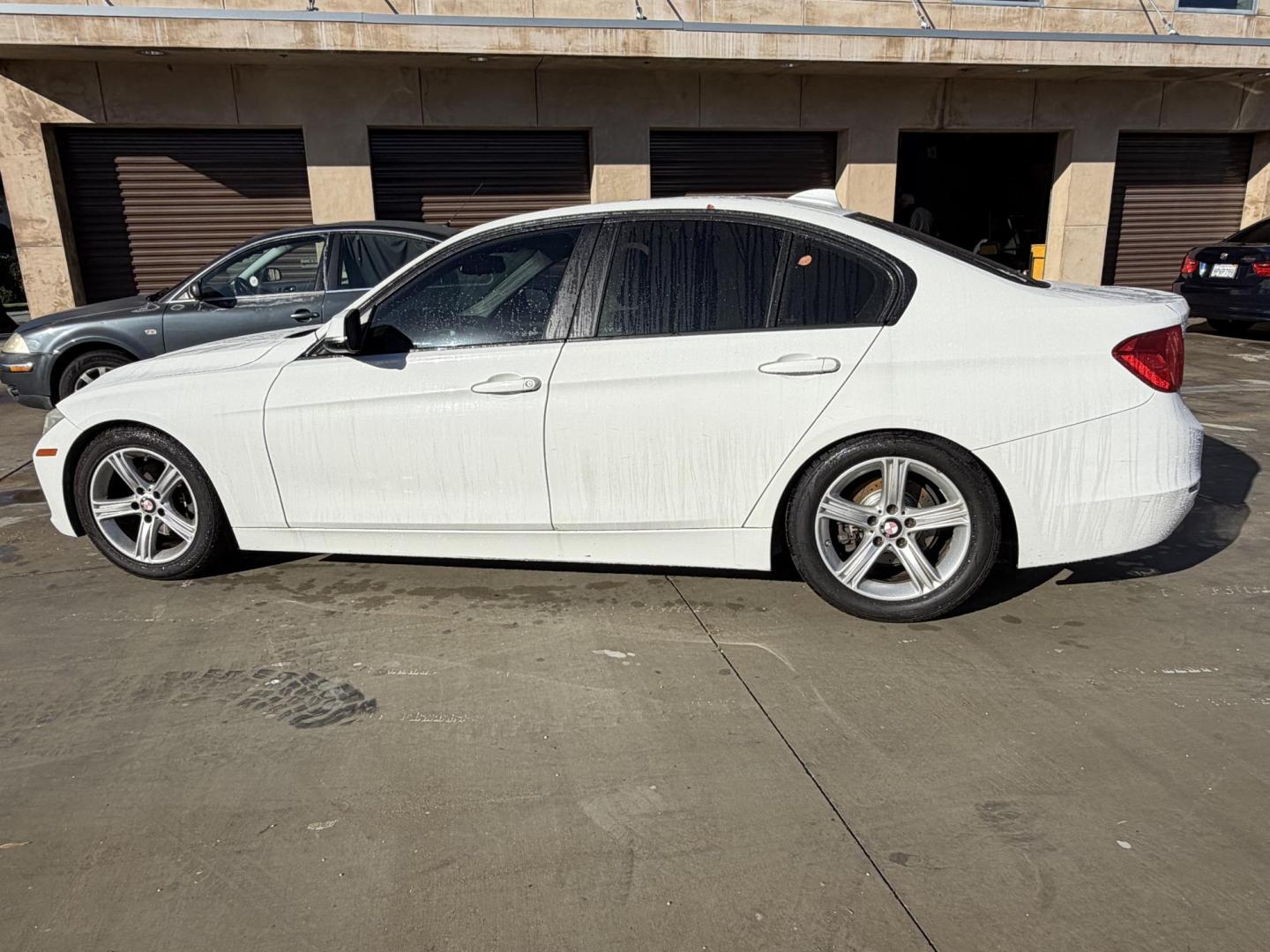 2015 Alpine White /Black BMW 3-Series 320i Sedan (WBA3B1C53FK) with an 2.0L L4 DOHC 16V engine, 8-Speed Automatic transmission, located at 30 S. Berkeley Avenue, Pasadena, CA, 91107, (626) 248-7567, 34.145447, -118.109398 - BMW 3 Series Sedan – VIN: WBA3B1C53FK136377 Luxury Sport Sedan with Buy Here Pay Here Financing – Crown City Motors, Pasadena If you’re searching for a BMW 3 Series with bad credit financing, this vehicle is an excellent opportunity to own a luxury sport sedan with real in-house approval - Photo#1