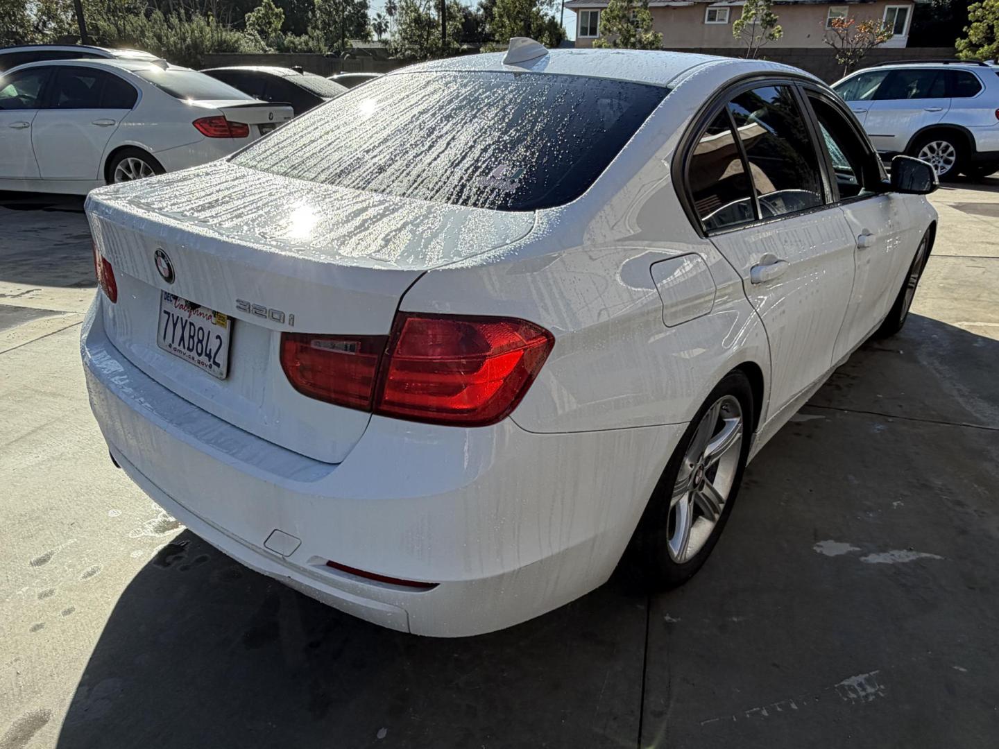 2015 Alpine White /Black BMW 3-Series 320i Sedan (WBA3B1C53FK) with an 2.0L L4 DOHC 16V engine, 8-Speed Automatic transmission, located at 30 S. Berkeley Avenue, Pasadena, CA, 91107, (626) 248-7567, 34.145447, -118.109398 - BMW 3 Series Sedan – VIN: WBA3B1C53FK136377 Luxury Sport Sedan with Buy Here Pay Here Financing – Crown City Motors, Pasadena If you’re searching for a BMW 3 Series with bad credit financing, this vehicle is an excellent opportunity to own a luxury sport sedan with real in-house approval - Photo#4