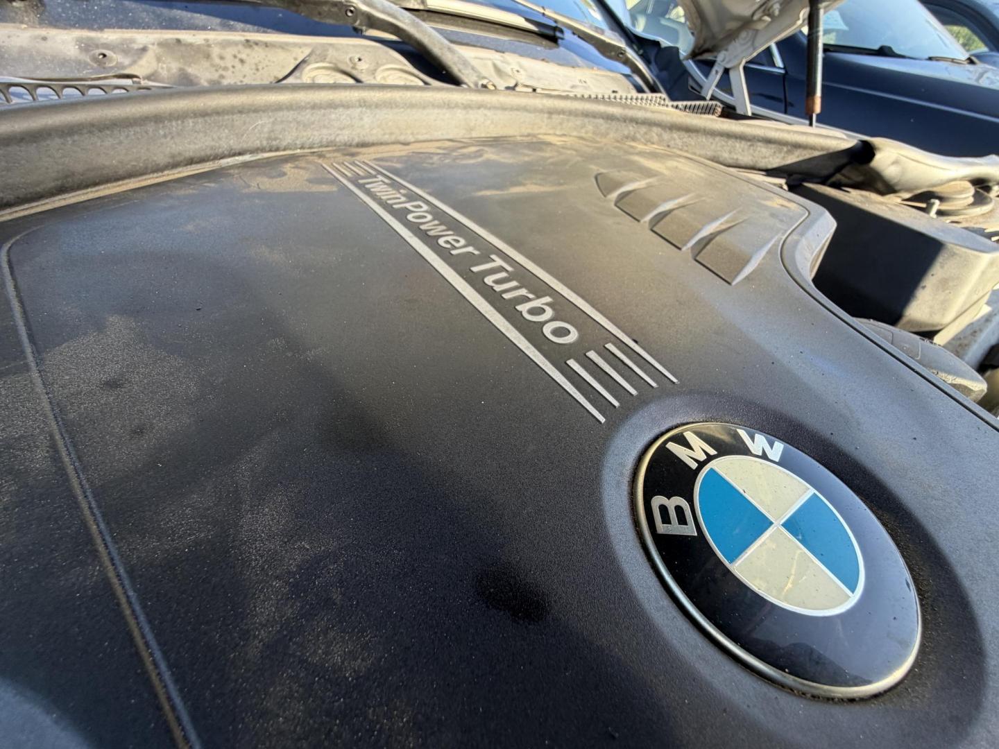 2015 Alpine White /Black BMW 3-Series 320i Sedan (WBA3B1C53FK) with an 2.0L L4 DOHC 16V engine, 8-Speed Automatic transmission, located at 30 S. Berkeley Avenue, Pasadena, CA, 91107, (626) 248-7567, 34.145447, -118.109398 - BMW 3 Series Sedan – VIN: WBA3B1C53FK136377 Luxury Sport Sedan with Buy Here Pay Here Financing – Crown City Motors, Pasadena If you’re searching for a BMW 3 Series with bad credit financing, this vehicle is an excellent opportunity to own a luxury sport sedan with real in-house approval - Photo#13