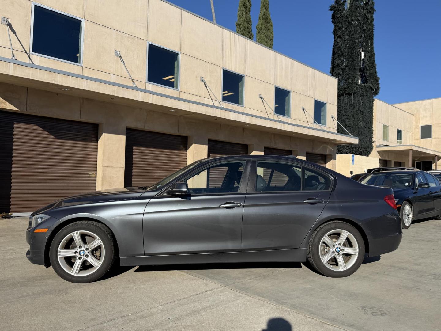2015 Gray metallic /BLACK BMW 3-Series 328i SULEV (WBA3C1C56FK) with an 2.0L L4 DOHC 16V engine, 8-Speed Automatic transmission, located at 30 S. Berkeley Avenue, Pasadena, CA, 91107, (626) 248-7567, 34.145447, -118.109398 - Crown City Motors is a used “Buy Here Pay Here” car dealer in Pasadena CA. “Buy Here Pay Here” financing, means that when you purchase your vehicle from our dealership, that you make the payments to the dealership as well. We do not need the banks approval to get you approved for a used auto - Photo#1