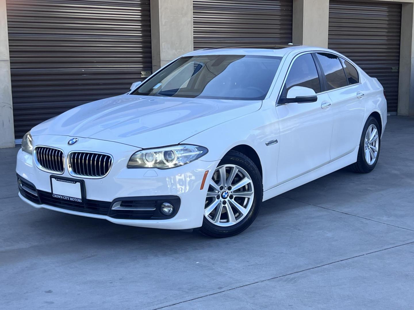 2015 WHITE /Black BMW 5-Series Leather (WBA5A7C54FG) with an 4 Cylinder engine, Automatic transmission, located at 30 S. Berkeley Avenue, Pasadena, CA, 91107, (626) 248-7567, 34.145447, -118.109398 - The 2015 BMW 528i xDrive stands as a beacon of luxury, performance, and advanced technology, embodying the pinnacle of German engineering. With only 72,430 miles, this well-maintained vehicle offers a remarkable driving experience that combines comfort, style, and reliability. Whether you have an im - Photo#1