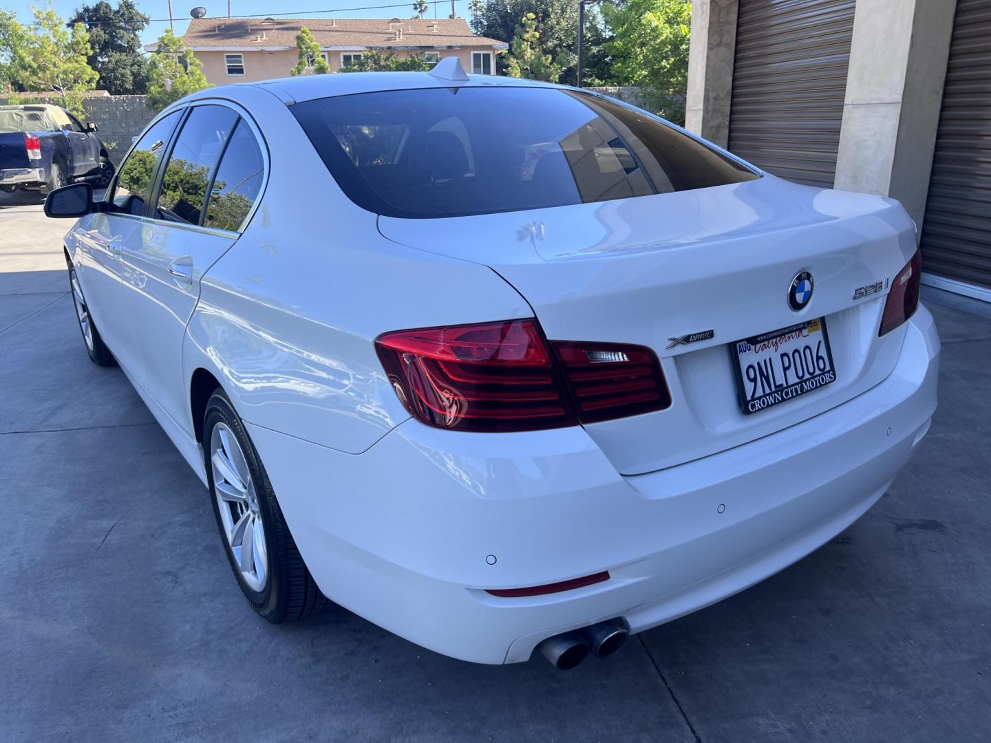 2015 WHITE /Black BMW 5-Series Leather (WBA5A7C54FG) with an 4 Cylinder engine, Automatic transmission, located at 30 S. Berkeley Avenue, Pasadena, CA, 91107, (626) 248-7567, 34.145447, -118.109398 - The 2015 BMW 528i xDrive stands as a beacon of luxury, performance, and advanced technology, embodying the pinnacle of German engineering. With only 72,430 miles, this well-maintained vehicle offers a remarkable driving experience that combines comfort, style, and reliability. Whether you have an im - Photo#3