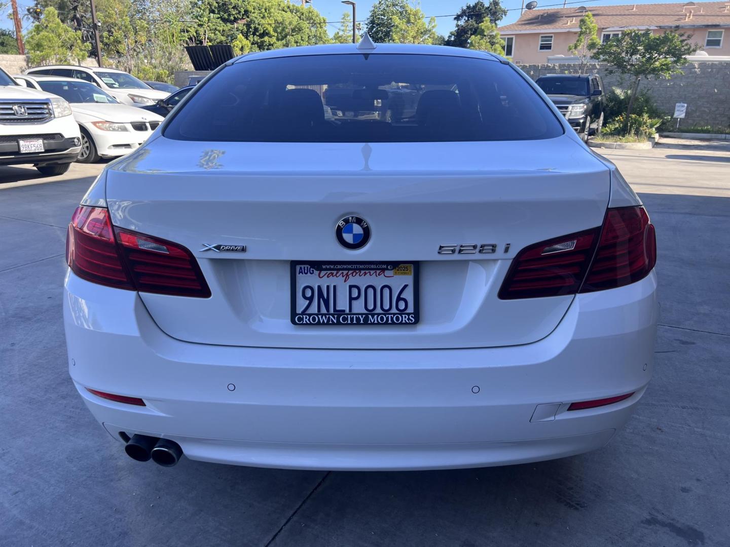 2015 WHITE /Black BMW 5-Series Leather (WBA5A7C54FG) with an 4 Cylinder engine, Automatic transmission, located at 30 S. Berkeley Avenue, Pasadena, CA, 91107, (626) 248-7567, 34.145447, -118.109398 - The 2015 BMW 528i xDrive stands as a beacon of luxury, performance, and advanced technology, embodying the pinnacle of German engineering. With only 72,430 miles, this well-maintained vehicle offers a remarkable driving experience that combines comfort, style, and reliability. Whether you have an im - Photo#6