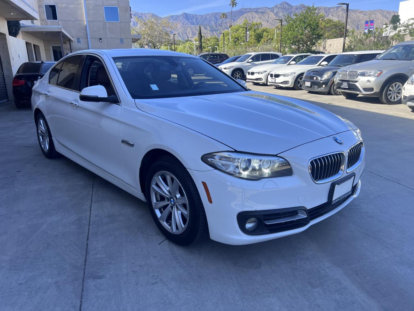 2015 WHITE /Black BMW 5-Series Leather (WBA5A7C54FG) with an 4 Cylinder engine, Automatic transmission, located at 30 S. Berkeley Avenue, Pasadena, CA, 91107, (626) 248-7567, 34.145447, -118.109398 - The 2015 BMW 528i xDrive stands as a beacon of luxury, performance, and advanced technology, embodying the pinnacle of German engineering. With only 72,430 miles, this well-maintained vehicle offers a remarkable driving experience that combines comfort, style, and reliability. Whether you have an im - Photo#7