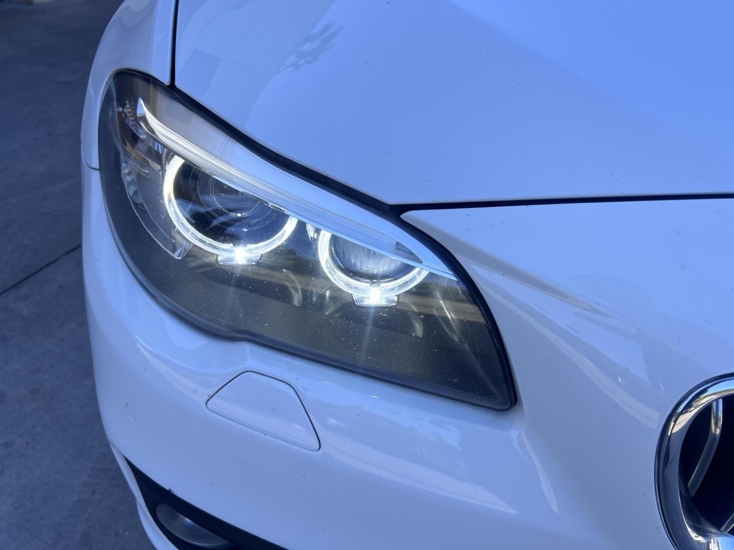 2015 WHITE /Black BMW 5-Series Leather (WBA5A7C54FG) with an 4 Cylinder engine, Automatic transmission, located at 30 S. Berkeley Avenue, Pasadena, CA, 91107, (626) 248-7567, 34.145447, -118.109398 - The 2015 BMW 528i xDrive stands as a beacon of luxury, performance, and advanced technology, embodying the pinnacle of German engineering. With only 72,430 miles, this well-maintained vehicle offers a remarkable driving experience that combines comfort, style, and reliability. Whether you have an im - Photo#9