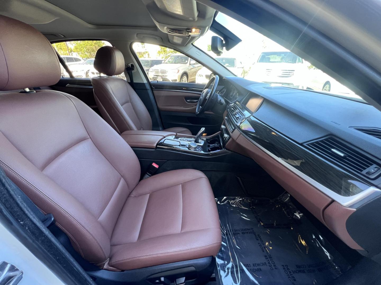 2015 WHITE /Black BMW 5-Series Leather (WBA5A7C54FG) with an 4 Cylinder engine, Automatic transmission, located at 30 S. Berkeley Avenue, Pasadena, CA, 91107, (626) 248-7567, 34.145447, -118.109398 - The 2015 BMW 528i xDrive stands as a beacon of luxury, performance, and advanced technology, embodying the pinnacle of German engineering. With only 72,430 miles, this well-maintained vehicle offers a remarkable driving experience that combines comfort, style, and reliability. Whether you have an im - Photo#16
