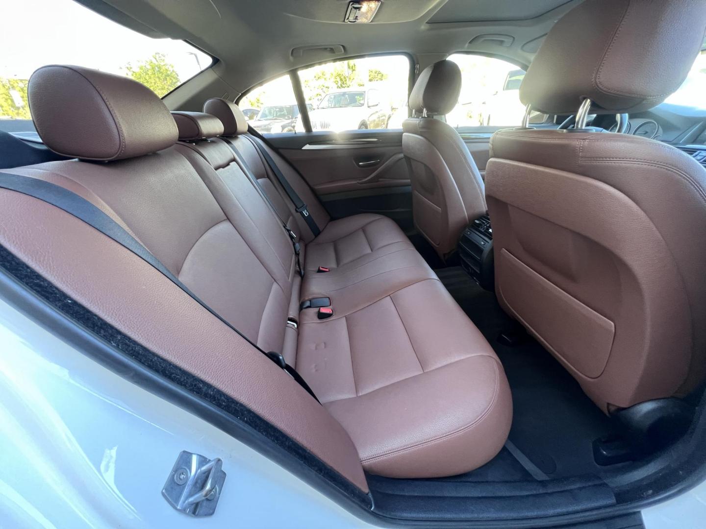 2015 WHITE /Black BMW 5-Series Leather (WBA5A7C54FG) with an 4 Cylinder engine, Automatic transmission, located at 30 S. Berkeley Avenue, Pasadena, CA, 91107, (626) 248-7567, 34.145447, -118.109398 - The 2015 BMW 528i xDrive stands as a beacon of luxury, performance, and advanced technology, embodying the pinnacle of German engineering. With only 72,430 miles, this well-maintained vehicle offers a remarkable driving experience that combines comfort, style, and reliability. Whether you have an im - Photo#18