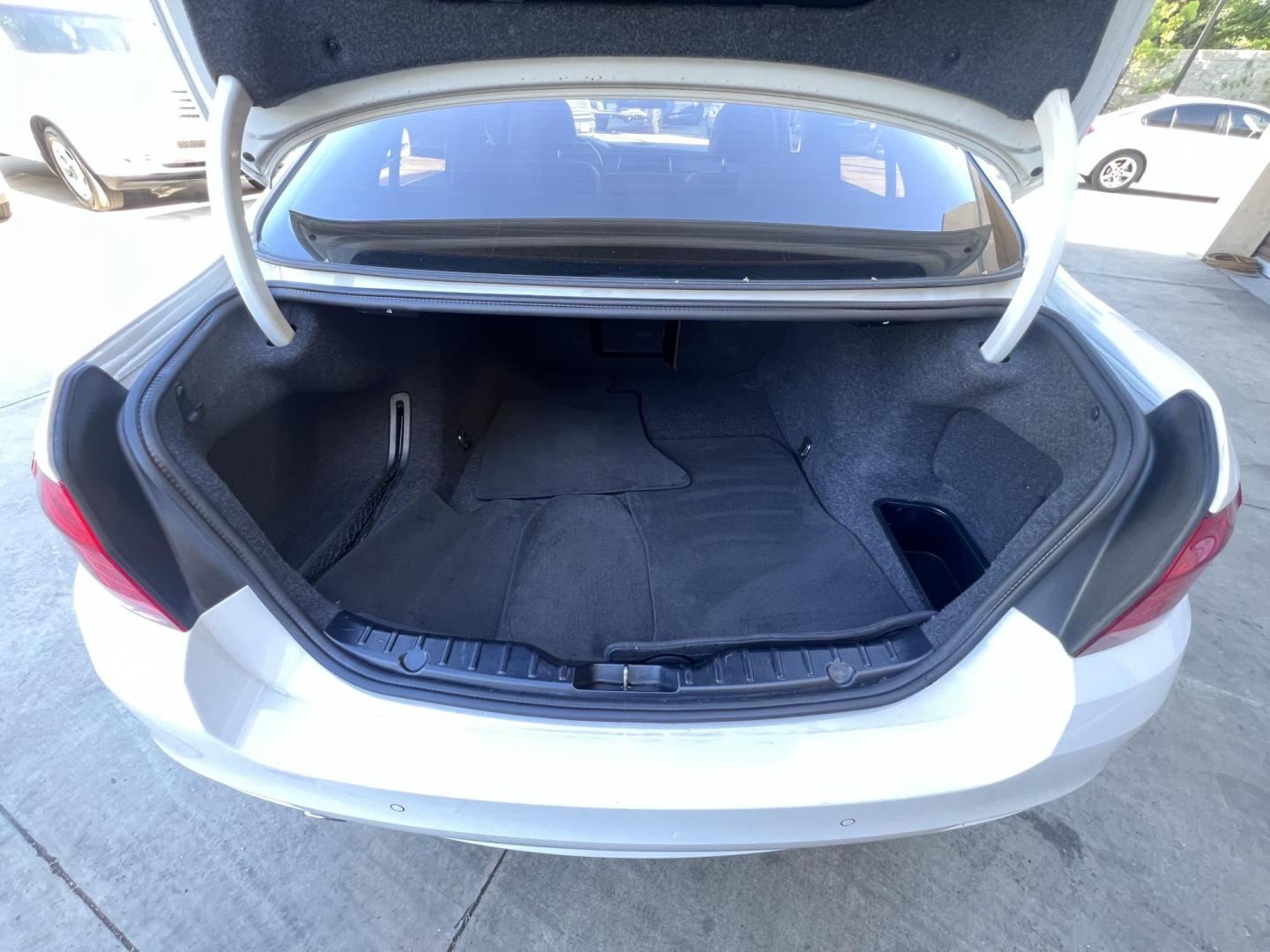 2015 WHITE /Black BMW 5-Series Leather (WBA5A7C54FG) with an 4 Cylinder engine, Automatic transmission, located at 30 S. Berkeley Avenue, Pasadena, CA, 91107, (626) 248-7567, 34.145447, -118.109398 - The 2015 BMW 528i xDrive stands as a beacon of luxury, performance, and advanced technology, embodying the pinnacle of German engineering. With only 72,430 miles, this well-maintained vehicle offers a remarkable driving experience that combines comfort, style, and reliability. Whether you have an im - Photo#20