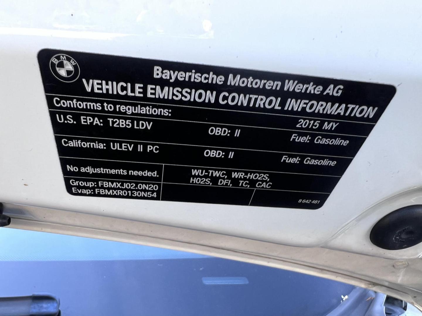 2015 WHITE /Black BMW 5-Series Leather (WBA5A7C54FG) with an 4 Cylinder engine, Automatic transmission, located at 30 S. Berkeley Avenue, Pasadena, CA, 91107, (626) 248-7567, 34.145447, -118.109398 - The 2015 BMW 528i xDrive stands as a beacon of luxury, performance, and advanced technology, embodying the pinnacle of German engineering. With only 72,430 miles, this well-maintained vehicle offers a remarkable driving experience that combines comfort, style, and reliability. Whether you have an im - Photo#27