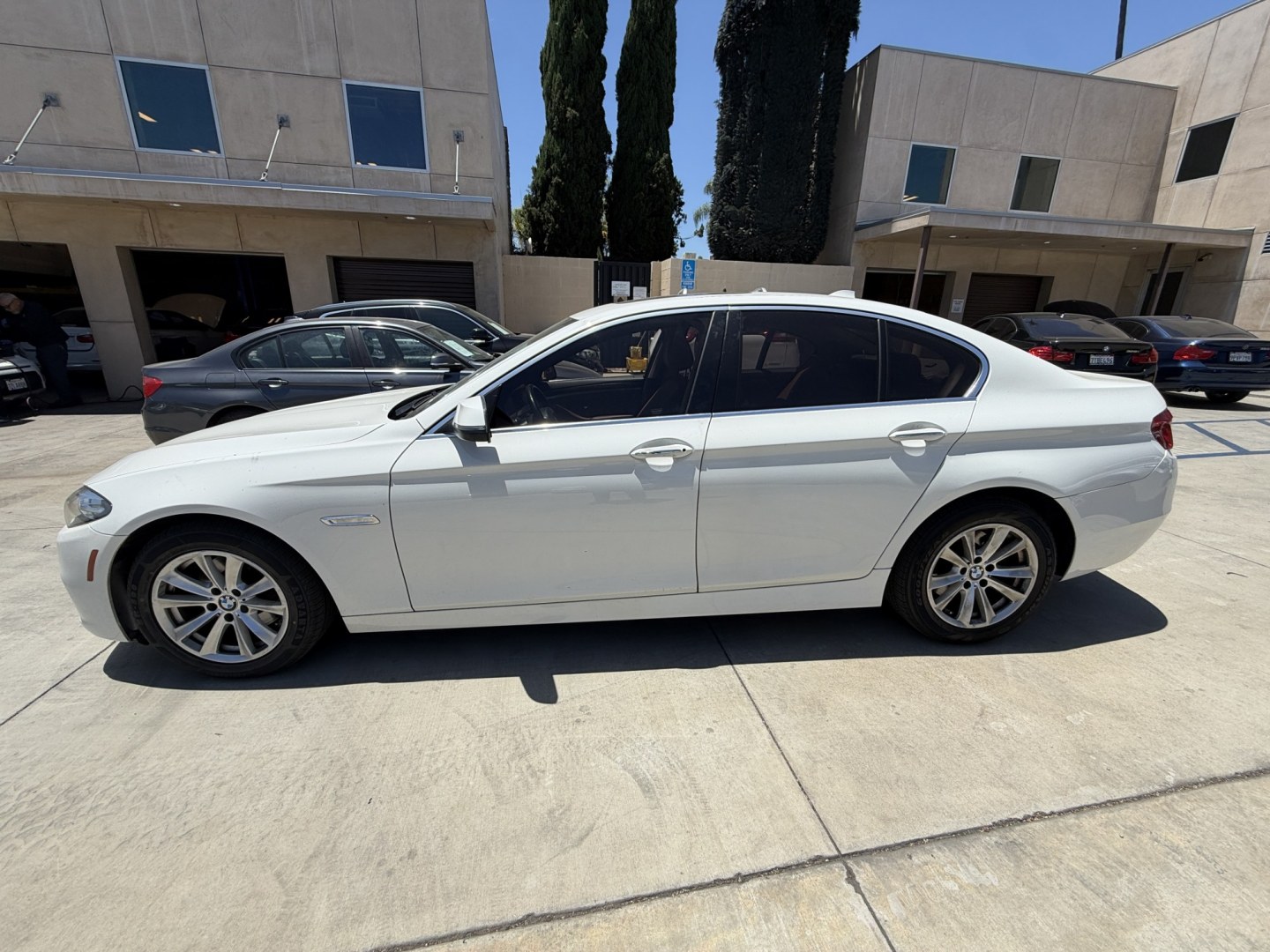 2015 WHITE /Black BMW 5-Series Leather (WBA5A7C54FG) with an 4 Cylinder engine, Automatic transmission, located at 30 S. Berkeley Avenue, Pasadena, CA, 91107, (626) 248-7567, 34.145447, -118.109398 - The 2015 BMW 528i xDrive stands as a beacon of luxury, performance, and advanced technology, embodying the pinnacle of German engineering. With only 72,430 miles, this well-maintained vehicle offers a remarkable driving experience that combines comfort, style, and reliability. Whether you have an im- Photo#1