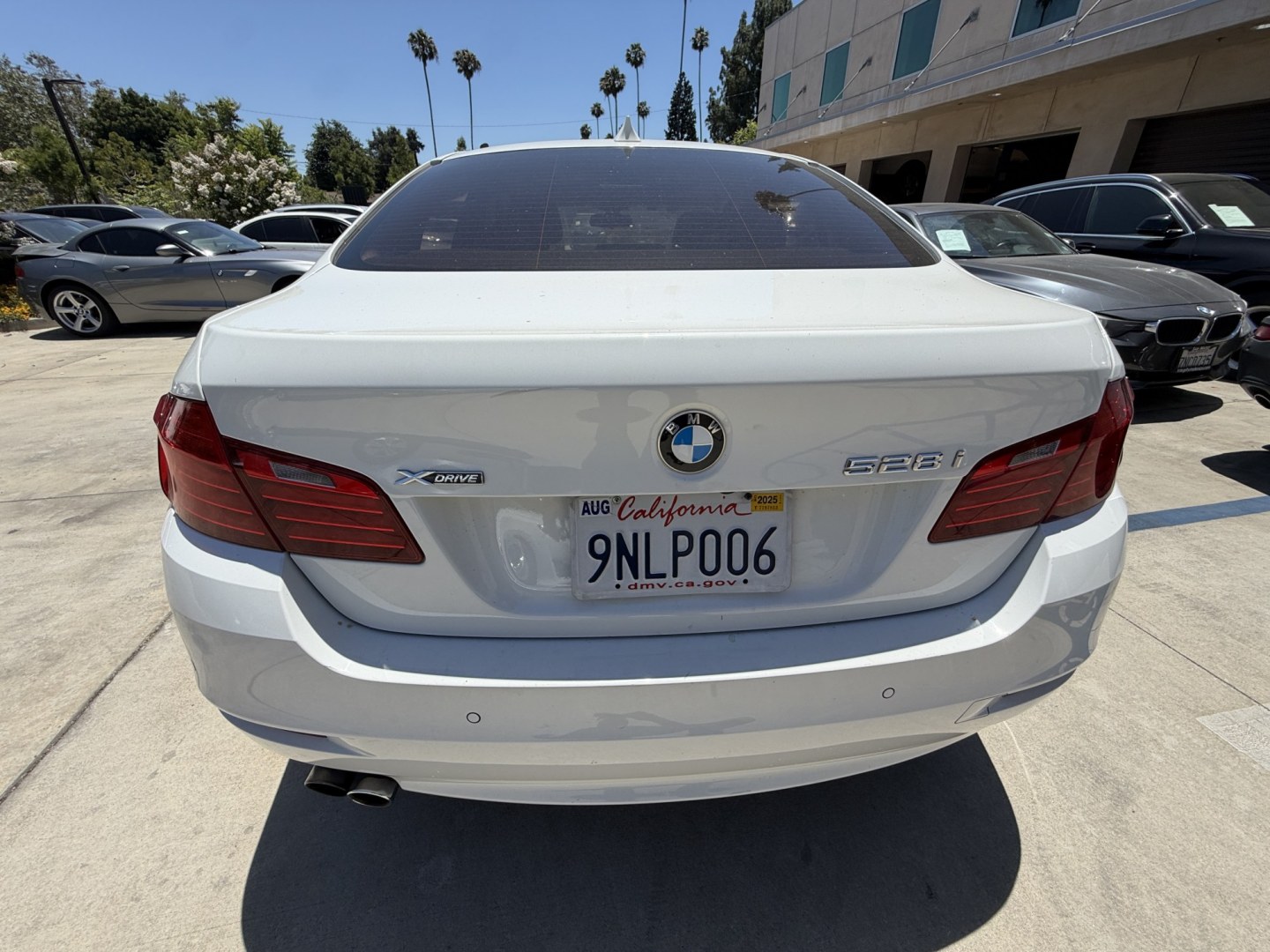 2015 WHITE /Black BMW 5-Series Leather (WBA5A7C54FG) with an 4 Cylinder engine, Automatic transmission, located at 30 S. Berkeley Avenue, Pasadena, CA, 91107, (626) 248-7567, 34.145447, -118.109398 - The 2015 BMW 528i xDrive stands as a beacon of luxury, performance, and advanced technology, embodying the pinnacle of German engineering. With only 72,430 miles, this well-maintained vehicle offers a remarkable driving experience that combines comfort, style, and reliability. Whether you have an im- Photo#3