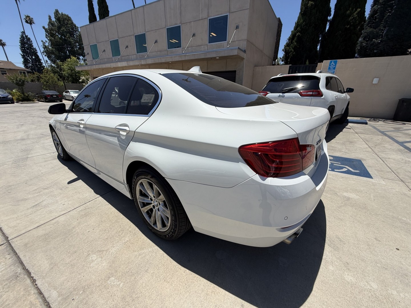 2015 WHITE /Black BMW 5-Series Leather (WBA5A7C54FG) with an 4 Cylinder engine, Automatic transmission, located at 30 S. Berkeley Avenue, Pasadena, CA, 91107, (626) 248-7567, 34.145447, -118.109398 - The 2015 BMW 528i xDrive stands as a beacon of luxury, performance, and advanced technology, embodying the pinnacle of German engineering. With only 72,430 miles, this well-maintained vehicle offers a remarkable driving experience that combines comfort, style, and reliability. Whether you have an im- Photo#4