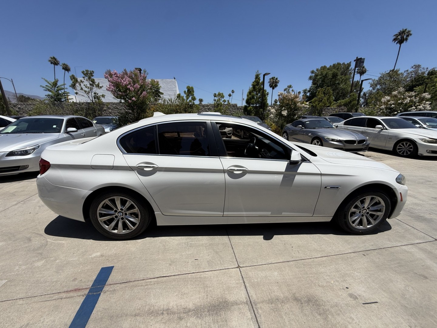 2015 WHITE /Black BMW 5-Series Leather (WBA5A7C54FG) with an 4 Cylinder engine, Automatic transmission, located at 30 S. Berkeley Avenue, Pasadena, CA, 91107, (626) 248-7567, 34.145447, -118.109398 - The 2015 BMW 528i xDrive stands as a beacon of luxury, performance, and advanced technology, embodying the pinnacle of German engineering. With only 72,430 miles, this well-maintained vehicle offers a remarkable driving experience that combines comfort, style, and reliability. Whether you have an im- Photo#5
