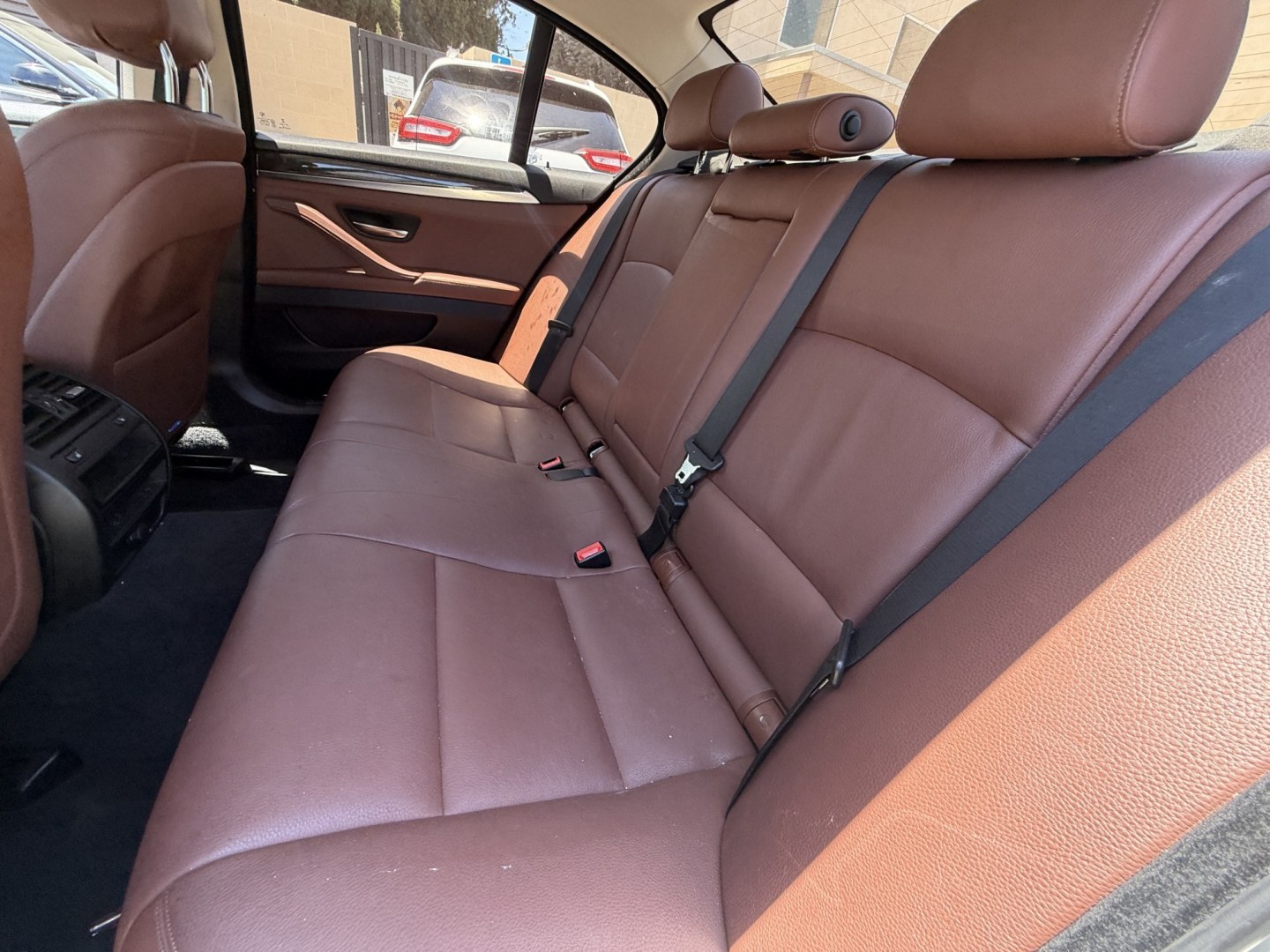 2015 WHITE /Black BMW 5-Series Leather (WBA5A7C54FG) with an 4 Cylinder engine, Automatic transmission, located at 30 S. Berkeley Avenue, Pasadena, CA, 91107, (626) 248-7567, 34.145447, -118.109398 - The 2015 BMW 528i xDrive stands as a beacon of luxury, performance, and advanced technology, embodying the pinnacle of German engineering. With only 72,430 miles, this well-maintained vehicle offers a remarkable driving experience that combines comfort, style, and reliability. Whether you have an im- Photo#9