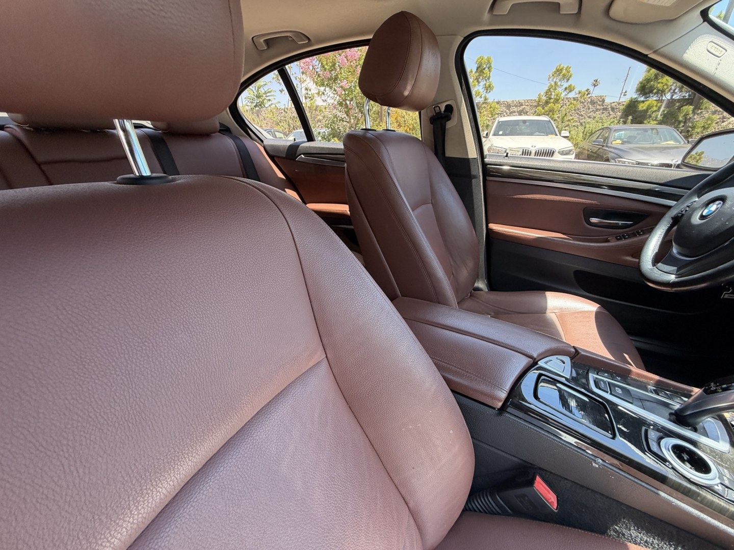 2015 WHITE /Black BMW 5-Series Leather (WBA5A7C54FG) with an 4 Cylinder engine, Automatic transmission, located at 30 S. Berkeley Avenue, Pasadena, CA, 91107, (626) 248-7567, 34.145447, -118.109398 - The 2015 BMW 528i xDrive stands as a beacon of luxury, performance, and advanced technology, embodying the pinnacle of German engineering. With only 72,430 miles, this well-maintained vehicle offers a remarkable driving experience that combines comfort, style, and reliability. Whether you have an im- Photo#10