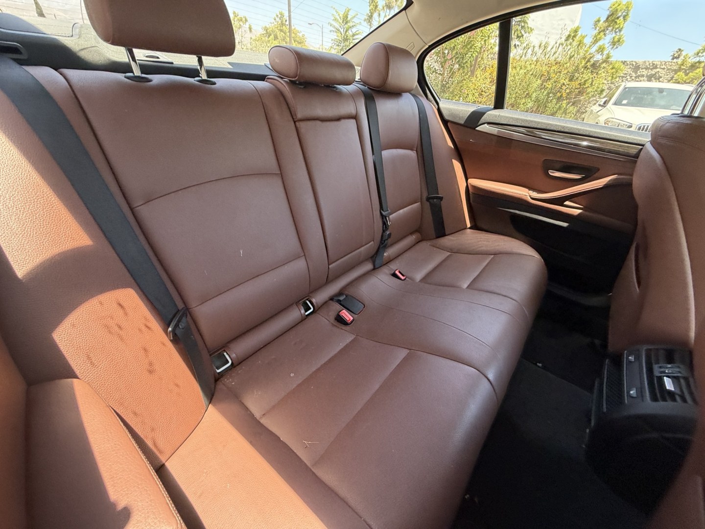 2015 WHITE /Black BMW 5-Series Leather (WBA5A7C54FG) with an 4 Cylinder engine, Automatic transmission, located at 30 S. Berkeley Avenue, Pasadena, CA, 91107, (626) 248-7567, 34.145447, -118.109398 - The 2015 BMW 528i xDrive stands as a beacon of luxury, performance, and advanced technology, embodying the pinnacle of German engineering. With only 72,430 miles, this well-maintained vehicle offers a remarkable driving experience that combines comfort, style, and reliability. Whether you have an im- Photo#13
