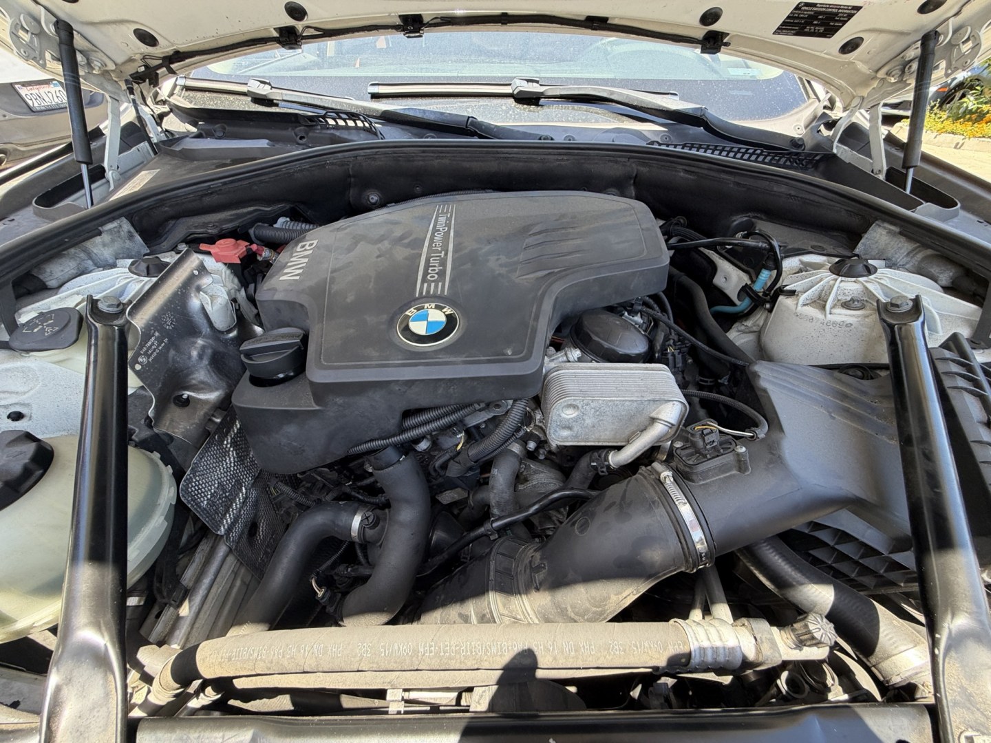 2015 WHITE /Black BMW 5-Series Leather (WBA5A7C54FG) with an 4 Cylinder engine, Automatic transmission, located at 30 S. Berkeley Avenue, Pasadena, CA, 91107, (626) 248-7567, 34.145447, -118.109398 - The 2015 BMW 528i xDrive stands as a beacon of luxury, performance, and advanced technology, embodying the pinnacle of German engineering. With only 72,430 miles, this well-maintained vehicle offers a remarkable driving experience that combines comfort, style, and reliability. Whether you have an im- Photo#14