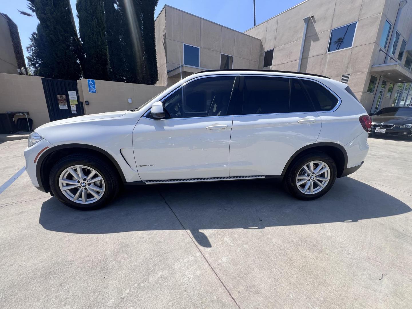 2015 Alpine White /Tan BMW X5 xDrive35i (5UXKR0C59F0) with an 3.0L L6 DOHC 24V engine, 8-Speed Automatic transmission, located at 30 S. Berkeley Avenue, Pasadena, CA, 91107, (626) 248-7567, 34.145447, -118.109398 - 2015 BMW X5 xDrive35i – Luxury 3rd Row SUV | Buy Here Pay Here – Pasadena, CA Drive home in power, luxury, and confidence with this 2015 BMW X5 xDrive35i, available now at Crown City Motors—Pasadena’s trusted source for Buy Here Pay Here (BHPH) financing. This all-wheel-drive SUV blends BMW - Photo#3