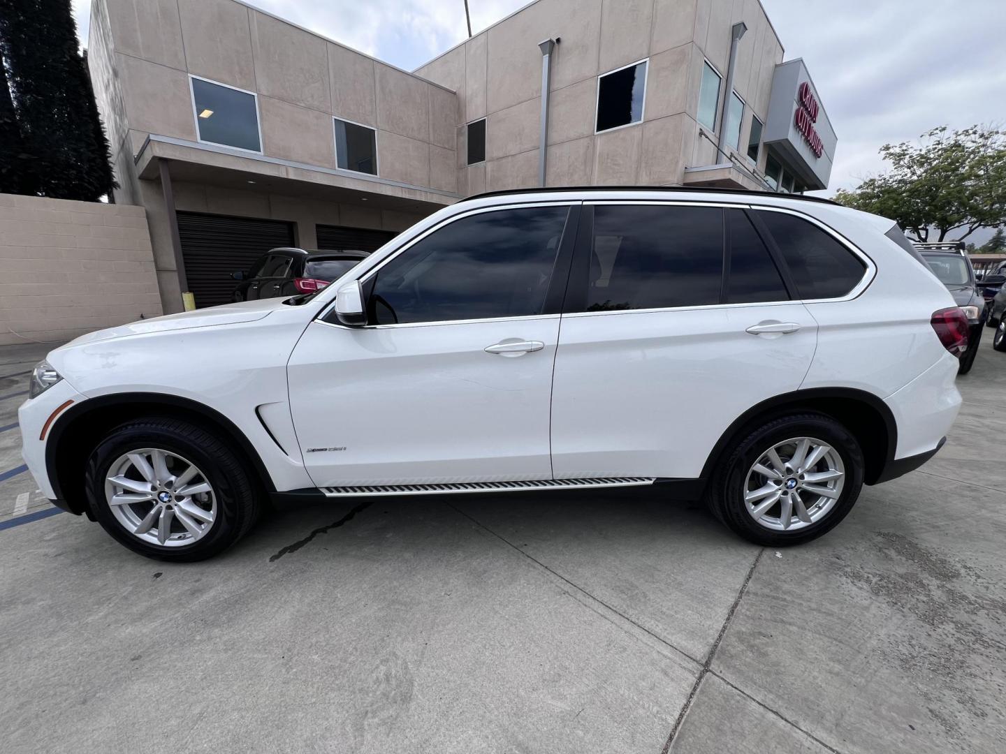 2015 Alpine White /Tan BMW X5 xDrive35i (5UXKR0C59F0) with an 3.0L L6 DOHC 24V engine, 8-Speed Automatic transmission, located at 30 S. Berkeley Avenue, Pasadena, CA, 91107, (626) 248-7567, 34.145447, -118.109398 - 2015 BMW X5 xDrive35i – Luxury 3rd Row SUV | Buy Here Pay Here – Pasadena, CA Drive home in power, luxury, and confidence with this 2015 BMW X5 xDrive35i, available now at Crown City Motors—Pasadena’s trusted source for Buy Here Pay Here (BHPH) financing. This all-wheel-drive SUV blends BMW - Photo#7