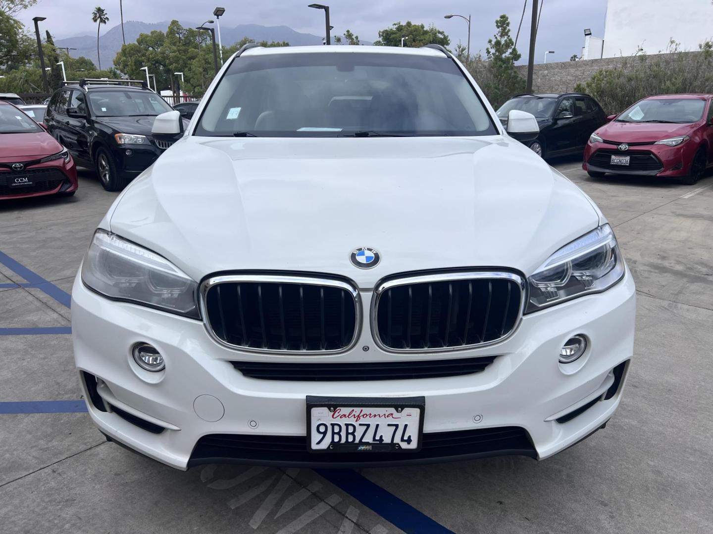 2015 Alpine White /Tan BMW X5 xDrive35i (5UXKR0C59F0) with an 3.0L L6 DOHC 24V engine, 8-Speed Automatic transmission, located at 30 S. Berkeley Avenue, Pasadena, CA, 91107, (626) 248-7567, 34.145447, -118.109398 - 2015 BMW X5 xDrive35i – Luxury 3rd Row SUV | Buy Here Pay Here – Pasadena, CA Drive home in power, luxury, and confidence with this 2015 BMW X5 xDrive35i, available now at Crown City Motors—Pasadena’s trusted source for Buy Here Pay Here (BHPH) financing. This all-wheel-drive SUV blends BMW - Photo#11