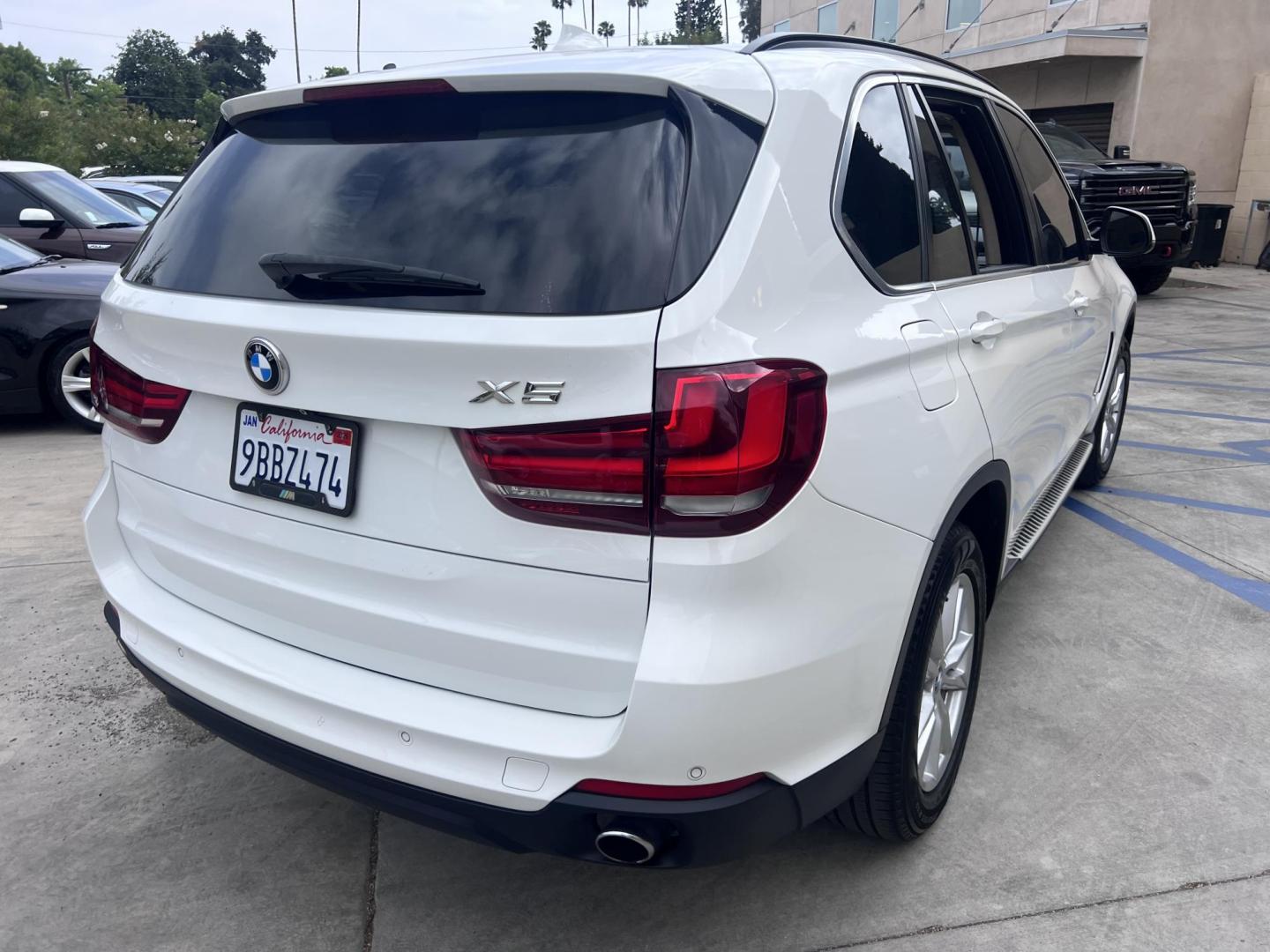 2015 Alpine White /Tan BMW X5 xDrive35i (5UXKR0C59F0) with an 3.0L L6 DOHC 24V engine, 8-Speed Automatic transmission, located at 30 S. Berkeley Avenue, Pasadena, CA, 91107, (626) 248-7567, 34.145447, -118.109398 - 2015 BMW X5 xDrive35i – Luxury 3rd Row SUV | Buy Here Pay Here – Pasadena, CA Drive home in power, luxury, and confidence with this 2015 BMW X5 xDrive35i, available now at Crown City Motors—Pasadena’s trusted source for Buy Here Pay Here (BHPH) financing. This all-wheel-drive SUV blends BMW - Photo#14