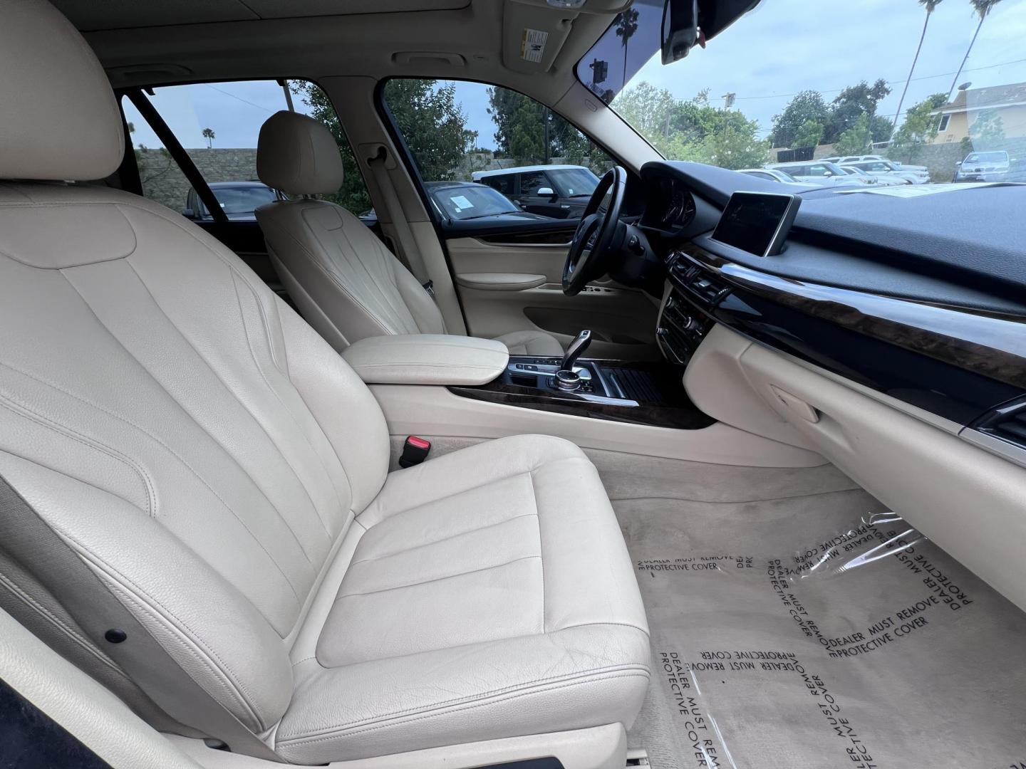 2015 Alpine White /Tan BMW X5 xDrive35i (5UXKR0C59F0) with an 3.0L L6 DOHC 24V engine, 8-Speed Automatic transmission, located at 30 S. Berkeley Avenue, Pasadena, CA, 91107, (626) 248-7567, 34.145447, -118.109398 - 2015 BMW X5 xDrive35i – Luxury 3rd Row SUV | Buy Here Pay Here – Pasadena, CA Drive home in power, luxury, and confidence with this 2015 BMW X5 xDrive35i, available now at Crown City Motors—Pasadena’s trusted source for Buy Here Pay Here (BHPH) financing. This all-wheel-drive SUV blends BMW - Photo#21