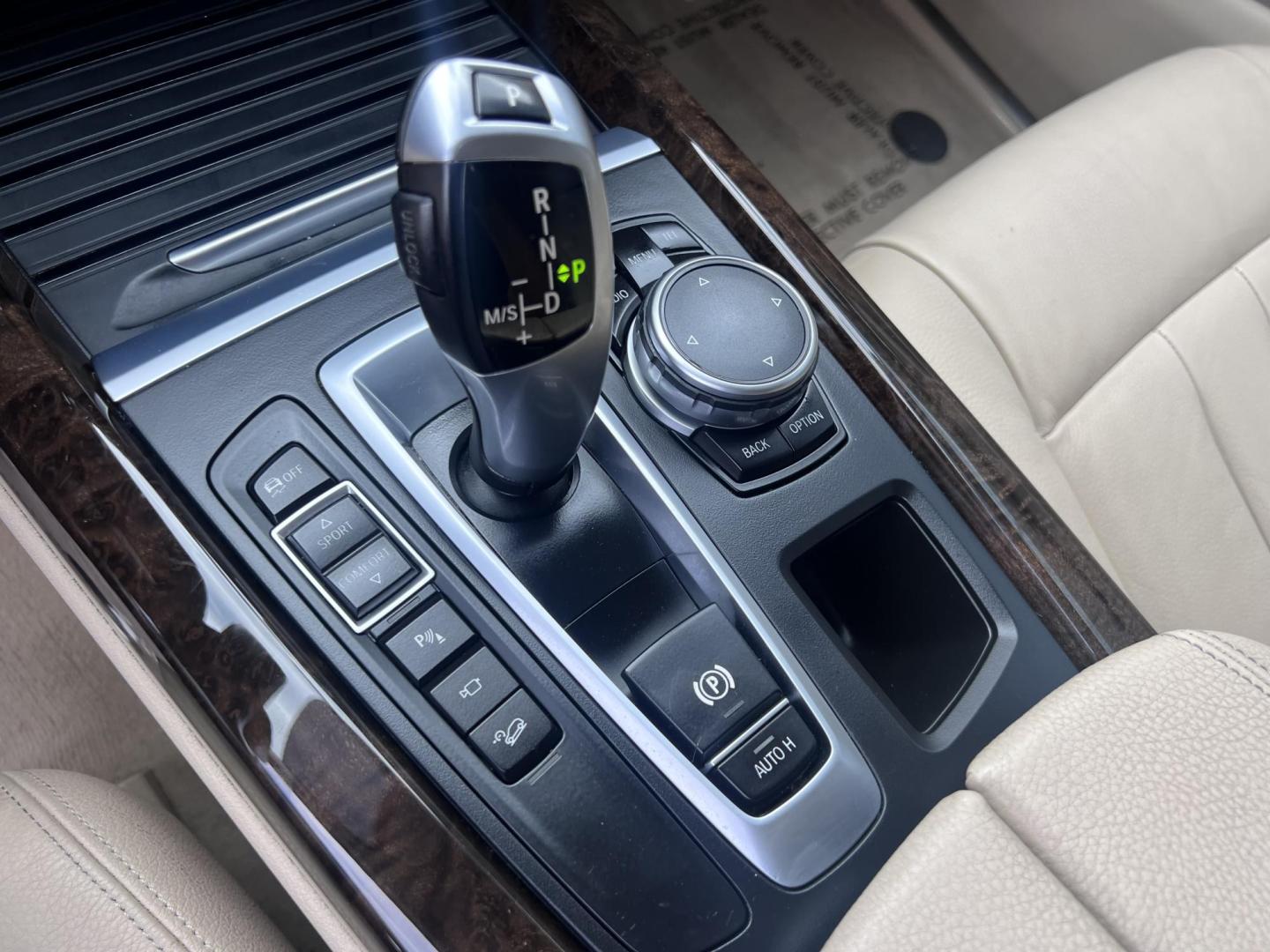2015 Alpine White /Tan BMW X5 xDrive35i (5UXKR0C59F0) with an 3.0L L6 DOHC 24V engine, 8-Speed Automatic transmission, located at 30 S. Berkeley Avenue, Pasadena, CA, 91107, (626) 248-7567, 34.145447, -118.109398 - 2015 BMW X5 xDrive35i – Luxury 3rd Row SUV | Buy Here Pay Here – Pasadena, CA Drive home in power, luxury, and confidence with this 2015 BMW X5 xDrive35i, available now at Crown City Motors—Pasadena’s trusted source for Buy Here Pay Here (BHPH) financing. This all-wheel-drive SUV blends BMW - Photo#27