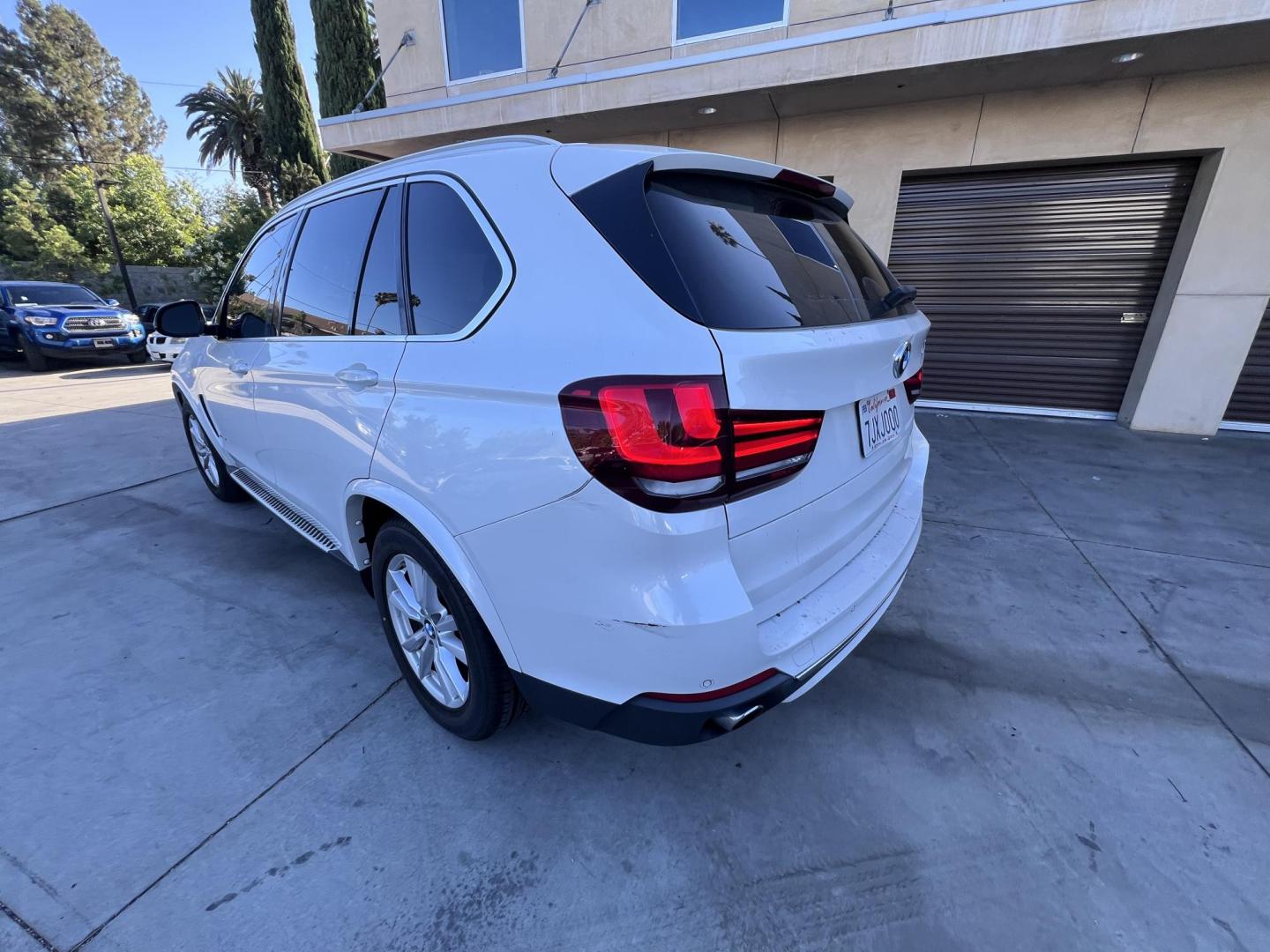2015 Alpine White /Black BMW X5 xDrive35i (5UXKR0C50F0) with an 3.0L L6 DOHC 24V engine, 8-Speed Automatic transmission, located at 30 S. Berkeley Avenue, Pasadena, CA, 91107, (626) 248-7567, 34.145447, -118.109398 - 2015 BMW X5 sDrive35i – Luxury SUV – $995 Down – Buy Here Pay Here – Bad Credit OK – Crown City Motors Pasadena Looking for a premium luxury SUV that delivers power, comfort, and prestige—without the high price tag? Discover the 2015 BMW X5 sDrive35i now available at Crown City Motors - Photo#2