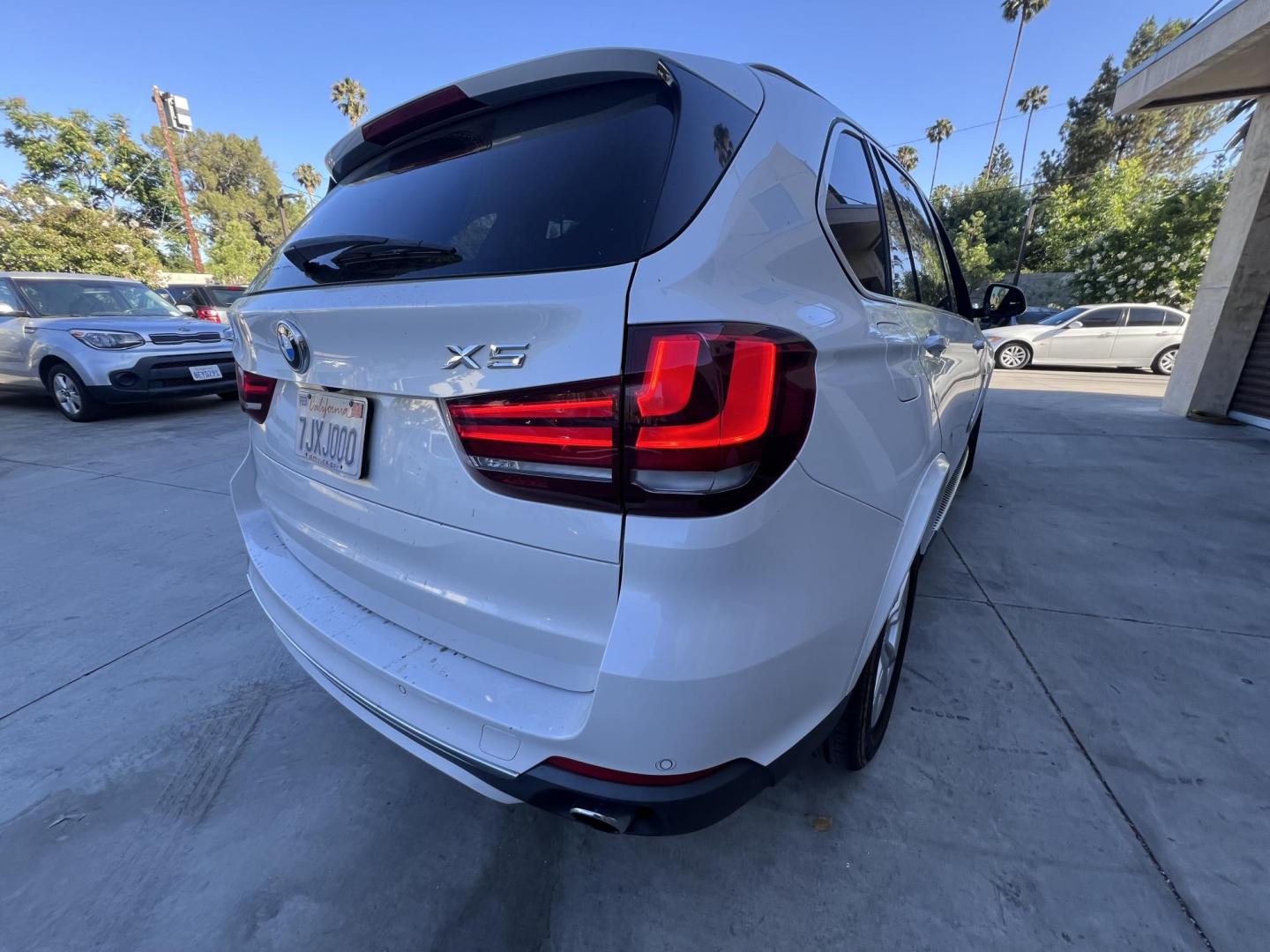 2015 Alpine White /Black BMW X5 xDrive35i (5UXKR0C50F0) with an 3.0L L6 DOHC 24V engine, 8-Speed Automatic transmission, located at 30 S. Berkeley Avenue, Pasadena, CA, 91107, (626) 248-7567, 34.145447, -118.109398 - 2015 BMW X5 sDrive35i – Luxury SUV – $995 Down – Buy Here Pay Here – Bad Credit OK – Crown City Motors Pasadena Looking for a premium luxury SUV that delivers power, comfort, and prestige—without the high price tag? Discover the 2015 BMW X5 sDrive35i now available at Crown City Motors - Photo#4