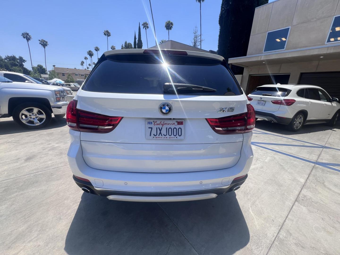 2015 Alpine White /Black BMW X5 xDrive35i (5UXKR0C50F0) with an 3.0L L6 DOHC 24V engine, 8-Speed Automatic transmission, located at 30 S. Berkeley Avenue, Pasadena, CA, 91107, (626) 248-7567, 34.145447, -118.109398 - 2015 BMW X5 sDrive35i – Luxury SUV – $995 Down – Buy Here Pay Here – Bad Credit OK – Crown City Motors Pasadena Looking for a premium luxury SUV that delivers power, comfort, and prestige—without the high price tag? Discover the 2015 BMW X5 sDrive35i now available at Crown City Motors - Photo#9