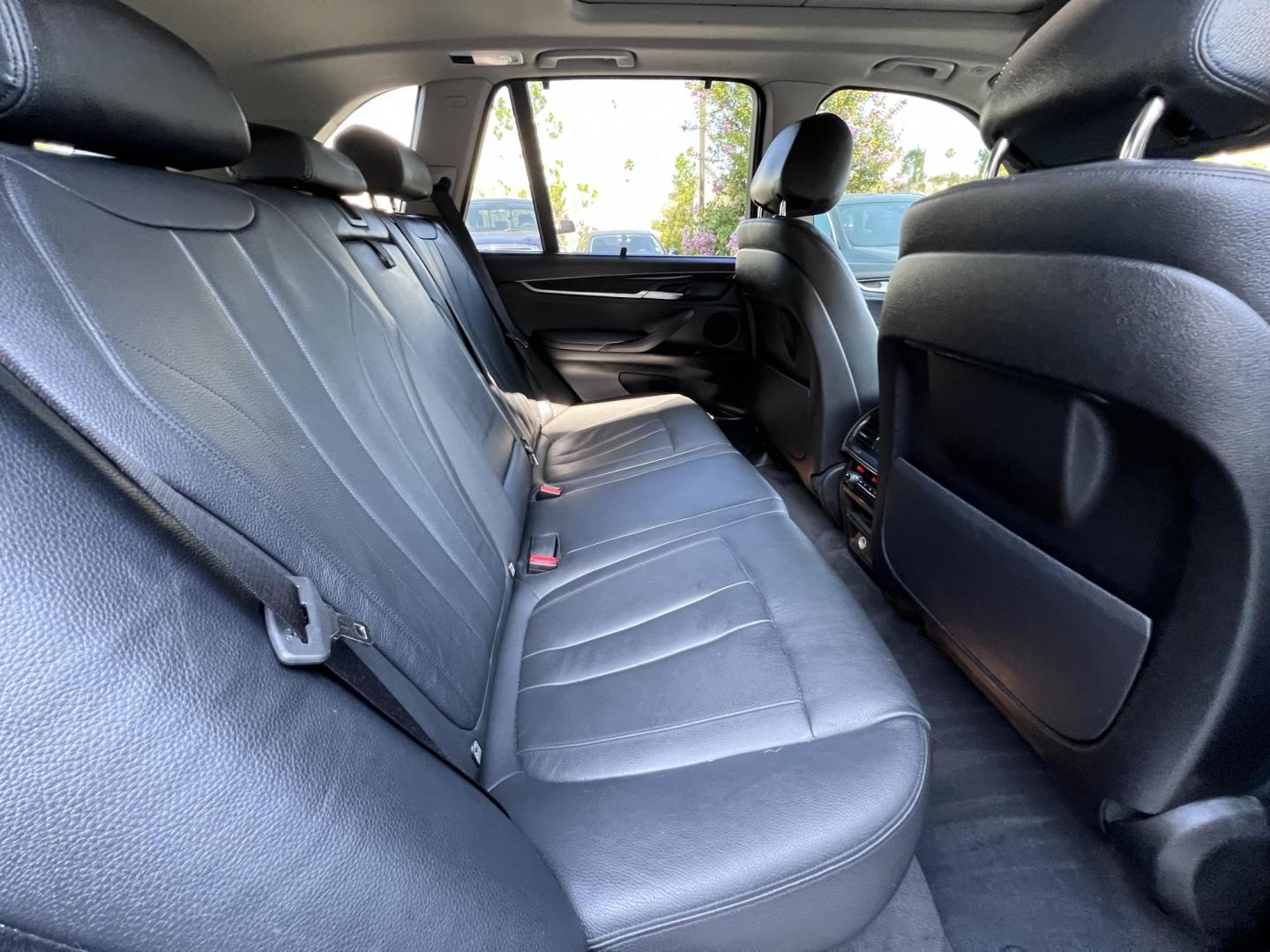 2015 Alpine White /Black BMW X5 xDrive35i (5UXKR0C50F0) with an 3.0L L6 DOHC 24V engine, 8-Speed Automatic transmission, located at 30 S. Berkeley Avenue, Pasadena, CA, 91107, (626) 248-7567, 34.145447, -118.109398 - 2015 BMW X5 sDrive35i – Luxury SUV – $995 Down – Buy Here Pay Here – Bad Credit OK – Crown City Motors Pasadena Looking for a premium luxury SUV that delivers power, comfort, and prestige—without the high price tag? Discover the 2015 BMW X5 sDrive35i now available at Crown City Motors - Photo#25