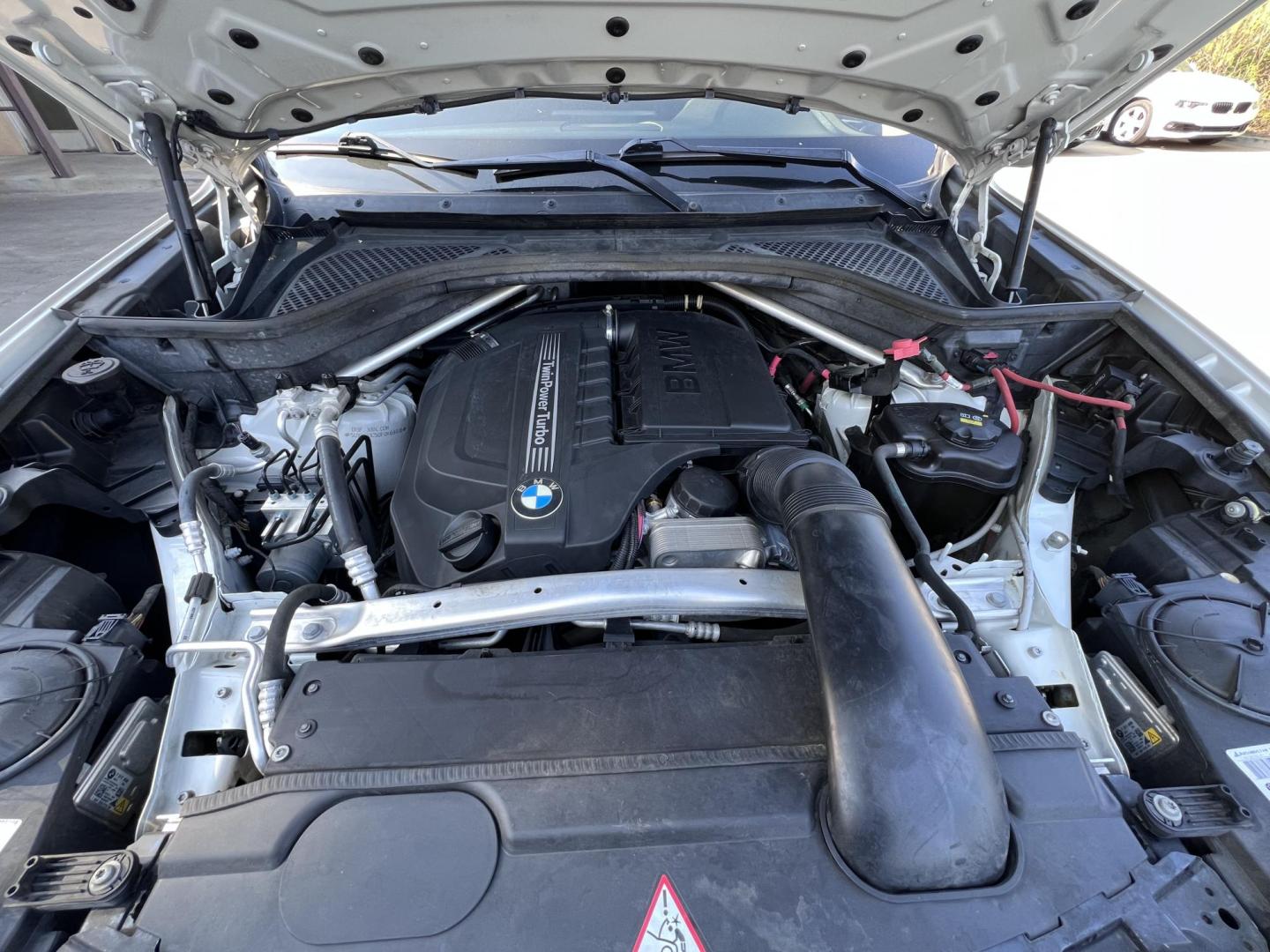 2015 Alpine White /Black BMW X5 xDrive35i (5UXKR0C50F0) with an 3.0L L6 DOHC 24V engine, 8-Speed Automatic transmission, located at 30 S. Berkeley Avenue, Pasadena, CA, 91107, (626) 248-7567, 34.145447, -118.109398 - 2015 BMW X5 sDrive35i – Luxury SUV – $995 Down – Buy Here Pay Here – Bad Credit OK – Crown City Motors Pasadena Looking for a premium luxury SUV that delivers power, comfort, and prestige—without the high price tag? Discover the 2015 BMW X5 sDrive35i now available at Crown City Motors - Photo#34