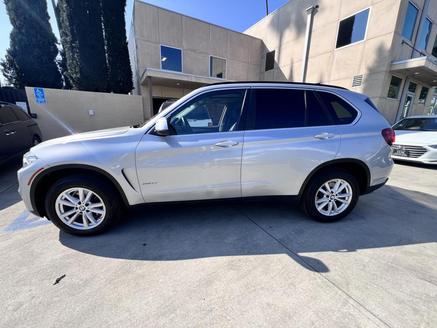 2015 Silver Metallic /black BMW X5 sDrive35i (5UXKR2C55F0) with an 3.0L L6 DOHC 24V engine, 8-Speed Automatic transmission, located at 30 S. Berkeley Avenue, Pasadena, CA, 91107, (626) 248-7567, 34.145447, -118.109398 - Crown City Motors is a used “Buy Here Pay Here” car dealer in Pasadena CA. “Buy Here Pay Here” financing, means that when you purchase your vehicle from our dealership, that you make the payments to the dealership as well. We do not need the banks approval to get you approved for a used auto - Photo#6
