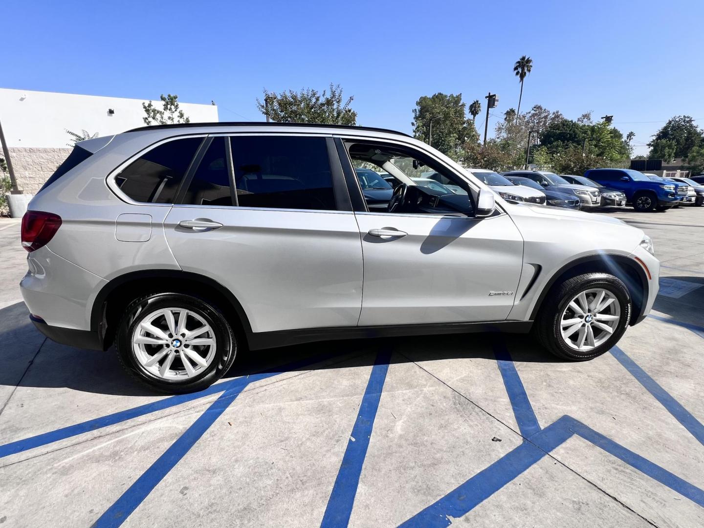 2015 Silver Metallic /black BMW X5 sDrive35i (5UXKR2C55F0) with an 3.0L L6 DOHC 24V engine, 8-Speed Automatic transmission, located at 30 S. Berkeley Avenue, Pasadena, CA, 91107, (626) 248-7567, 34.145447, -118.109398 - Crown City Motors is a used “Buy Here Pay Here” car dealer in Pasadena CA. “Buy Here Pay Here” financing, means that when you purchase your vehicle from our dealership, that you make the payments to the dealership as well. We do not need the banks approval to get you approved for a used auto - Photo#12