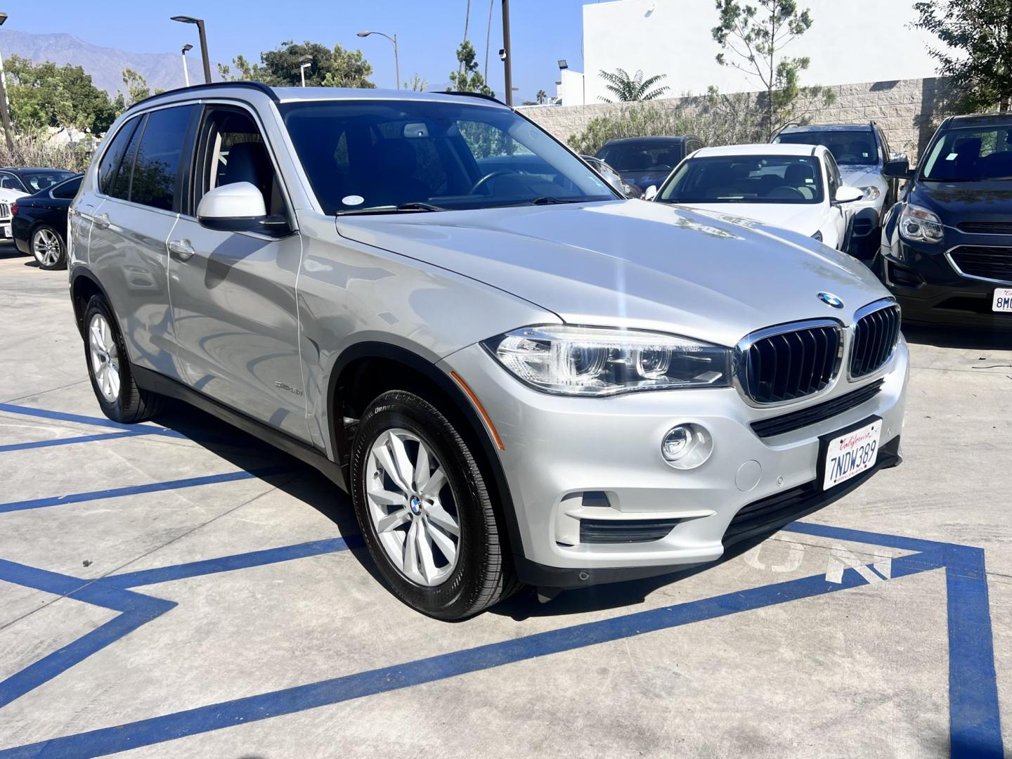 2015 Silver Metallic /black BMW X5 sDrive35i (5UXKR2C55F0) with an 3.0L L6 DOHC 24V engine, 8-Speed Automatic transmission, located at 30 S. Berkeley Avenue, Pasadena, CA, 91107, (626) 248-7567, 34.145447, -118.109398 - Crown City Motors is a used “Buy Here Pay Here” car dealer in Pasadena CA. “Buy Here Pay Here” financing, means that when you purchase your vehicle from our dealership, that you make the payments to the dealership as well. We do not need the banks approval to get you approved for a used auto - Photo#11