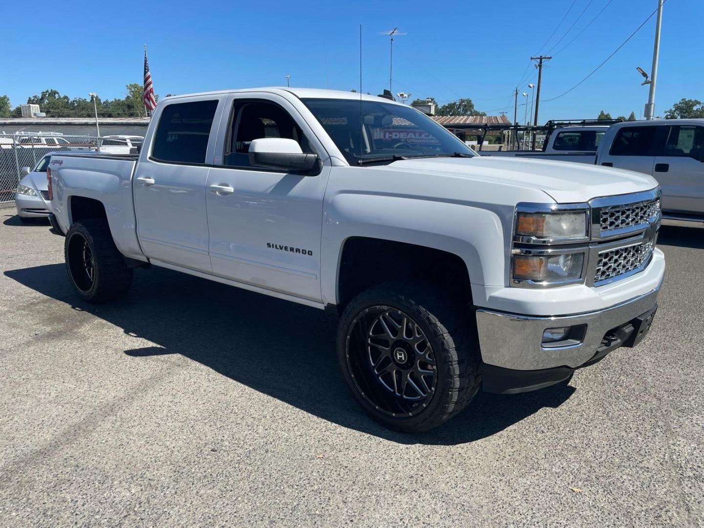 2015 Summit White Chevrolet Silverado 1500 LT (3GCUKREC8FG) with an 5.3L EcoTec3 5.3L V8 355hp 383ft. lbs. Direct Injection engine, 6-Speed Shiftable Automatic w/Overdrive transmission, located at 800 Riverside Ave, Roseville, CA, 95678, 916-773-4549 & Toll Free: 866-719-4393, 38.732265, -121.291039 - 4X4 CREW CAB LT SERVICE RECORDS ON CLEAN CARFAX- Photo#1