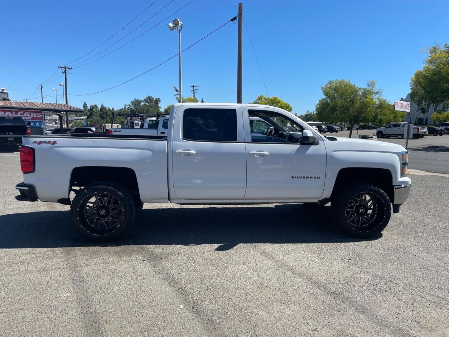 2015 Summit White Chevrolet Silverado 1500 LT (3GCUKREC8FG) with an 5.3L EcoTec3 5.3L V8 355hp 383ft. lbs. Direct Injection engine, 6-Speed Shiftable Automatic w/Overdrive transmission, located at 800 Riverside Ave, Roseville, CA, 95678, 916-773-4549 & Toll Free: 866-719-4393, 38.732265, -121.291039 - 4X4 CREW CAB LT SERVICE RECORDS ON CLEAN CARFAX- Photo#5
