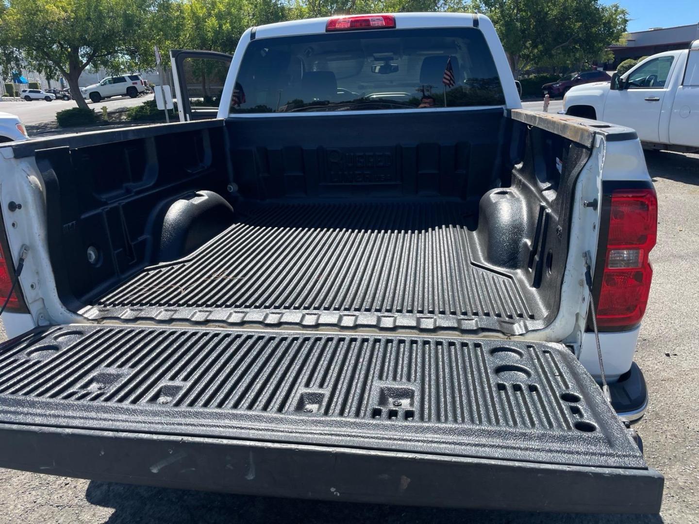 2015 Summit White Chevrolet Silverado 1500 LT (3GCUKREC8FG) with an 5.3L EcoTec3 5.3L V8 355hp 383ft. lbs. Direct Injection engine, 6-Speed Shiftable Automatic w/Overdrive transmission, located at 800 Riverside Ave, Roseville, CA, 95678, 916-773-4549 & Toll Free: 866-719-4393, 38.732265, -121.291039 - 4X4 CREW CAB LT SERVICE RECORDS ON CLEAN CARFAX- Photo#8