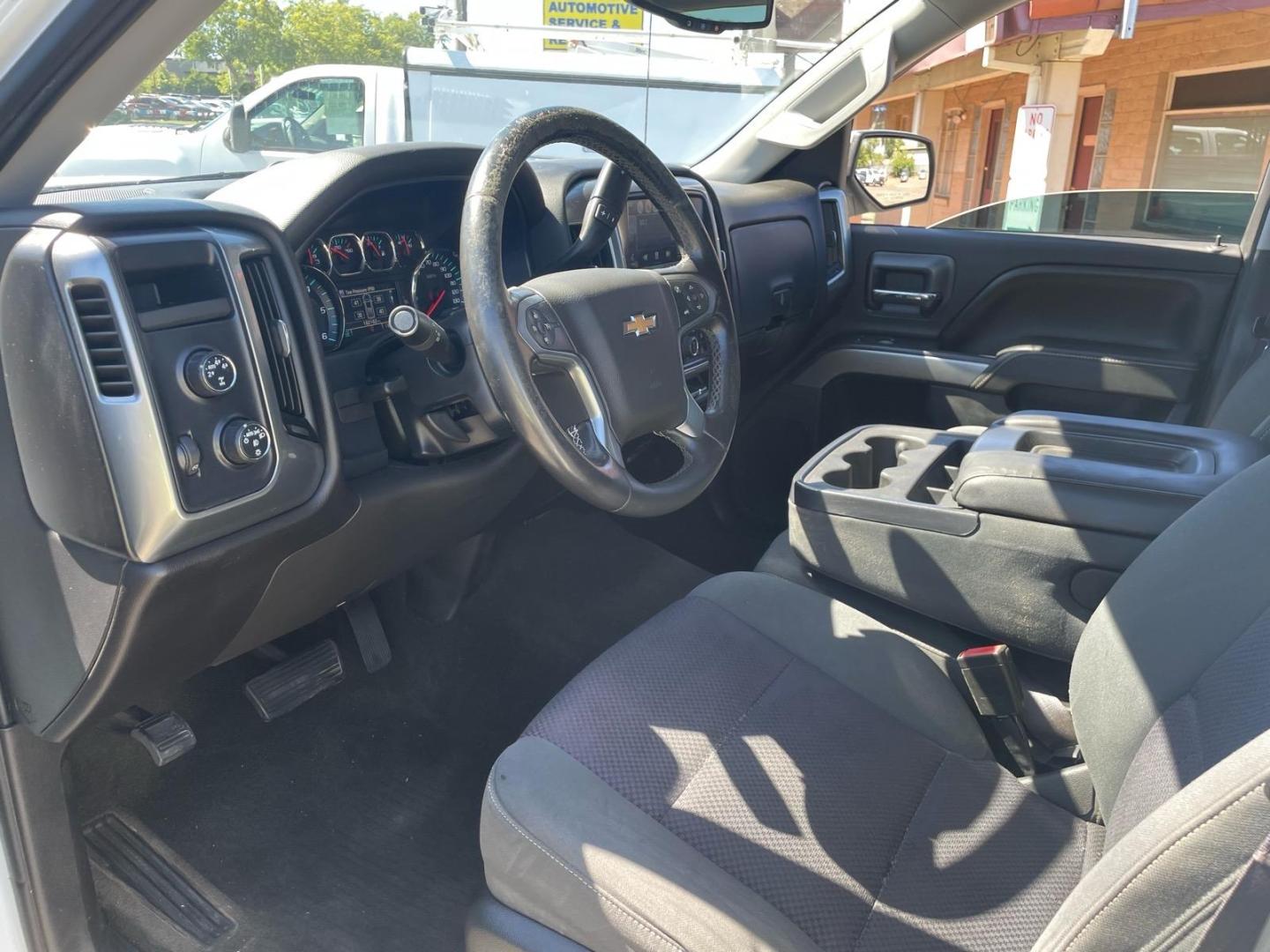 2015 Summit White Chevrolet Silverado 1500 LT (3GCUKREC8FG) with an 5.3L EcoTec3 5.3L V8 355hp 383ft. lbs. Direct Injection engine, 6-Speed Shiftable Automatic w/Overdrive transmission, located at 800 Riverside Ave, Roseville, CA, 95678, 916-773-4549 & Toll Free: 866-719-4393, 38.732265, -121.291039 - 4X4 CREW CAB LT SERVICE RECORDS ON CLEAN CARFAX- Photo#9