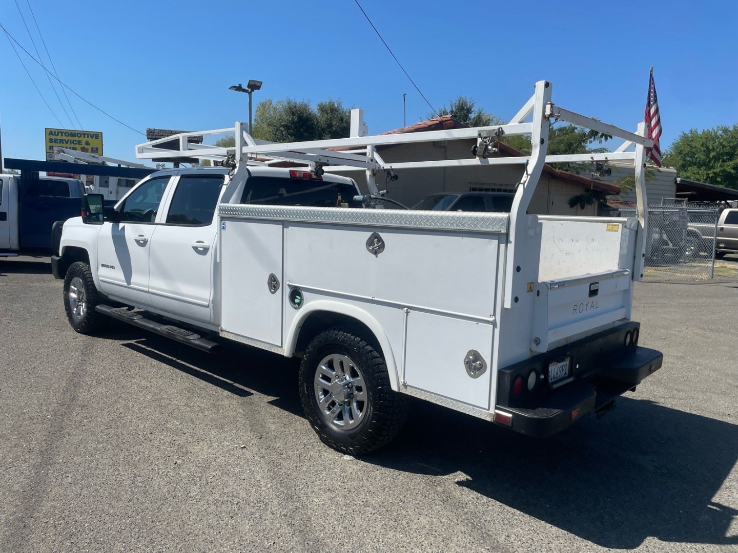 2015 Summit White Chevrolet Silverado 3500HD LT (1GB4KZE82FF) with an 6.6L Duramax 6.6L Diesel Turbo V8 397hp 765ft. lbs. Common Rail Direct Injection engine, Allison 1000 6-Speed Shiftable Automatic transmission, located at 800 Riverside Ave, Roseville, CA, 95678, 916-773-4549 & Toll Free: 866-719-4393, 38.732265, -121.291039 - DURAMAX DIESEL CREW CAB 4X4 LT UTILITY BED ALLISON TRANSMISSION ARB BUMPER WARN WINCH- Photo#3