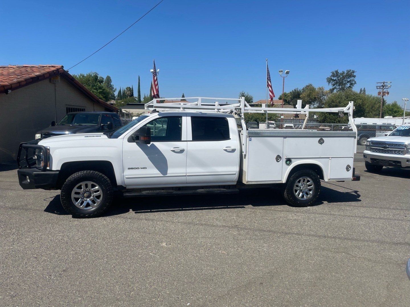 2015 Summit White Chevrolet Silverado 3500HD LT (1GB4KZE82FF) with an 6.6L Duramax 6.6L Diesel Turbo V8 397hp 765ft. lbs. Common Rail Direct Injection engine, Allison 1000 6-Speed Shiftable Automatic transmission, located at 800 Riverside Ave, Roseville, CA, 95678, 916-773-4549 & Toll Free: 866-719-4393, 38.732265, -121.291039 - DURAMAX DIESEL CREW CAB 4X4 LT UTILITY BED ALLISON TRANSMISSION ARB BUMPER WARN WINCH- Photo#5