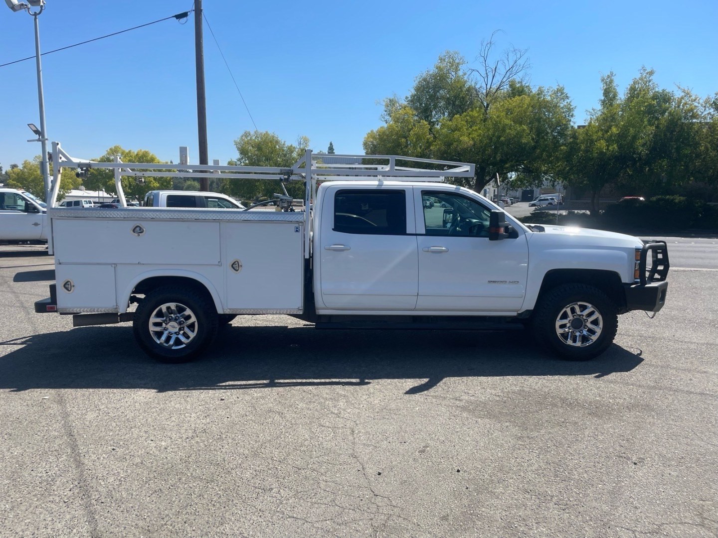 2015 Summit White Chevrolet Silverado 3500HD LT (1GB4KZE82FF) with an 6.6L Duramax 6.6L Diesel Turbo V8 397hp 765ft. lbs. Common Rail Direct Injection engine, Allison 1000 6-Speed Shiftable Automatic transmission, located at 800 Riverside Ave, Roseville, CA, 95678, 916-773-4549 & Toll Free: 866-719-4393, 38.732265, -121.291039 - DURAMAX DIESEL CREW CAB 4X4 LT UTILITY BED ALLISON TRANSMISSION ARB BUMPER WARN WINCH- Photo#6