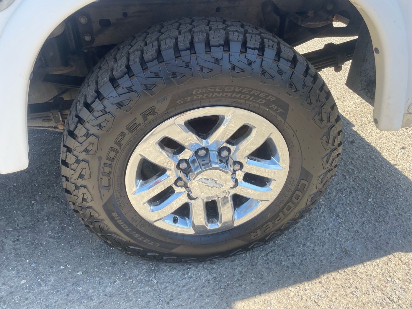 2015 Summit White Chevrolet Silverado 3500HD LT (1GB4KZE82FF) with an 6.6L Duramax 6.6L Diesel Turbo V8 397hp 765ft. lbs. Common Rail Direct Injection engine, Allison 1000 6-Speed Shiftable Automatic transmission, located at 800 Riverside Ave, Roseville, CA, 95678, 916-773-4549 & Toll Free: 866-719-4393, 38.732265, -121.291039 - DURAMAX DIESEL CREW CAB 4X4 LT UTILITY BED ALLISON TRANSMISSION ARB BUMPER WARN WINCH- Photo#16