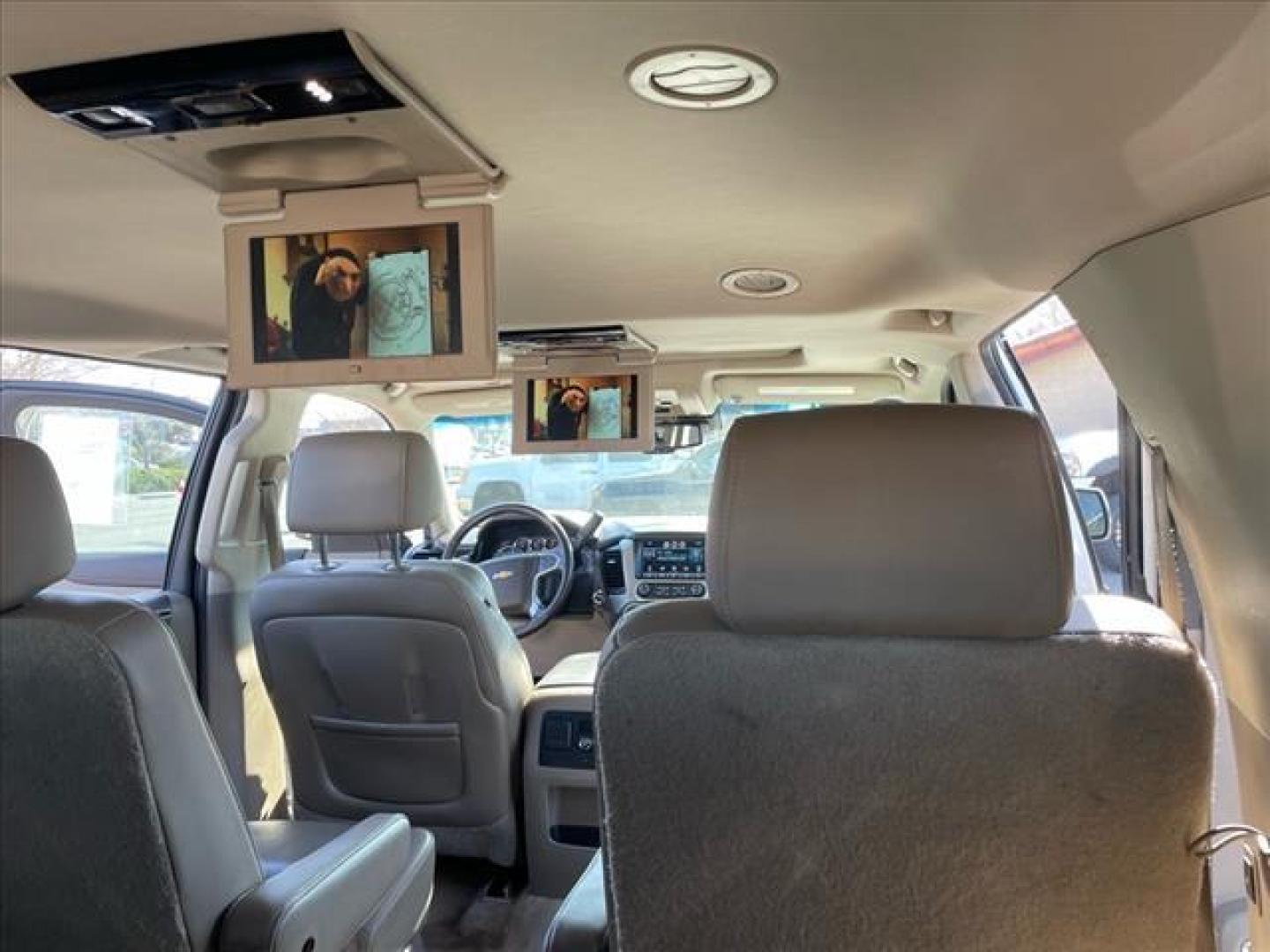 2015 White Diamond Tricoat Chevrolet Suburban LTZ (1GNSKKKC0FR) with an 5.3L EcoTec3 5.3L Flex Fuel V8 355hp 383ft. lbs. Direct Injection engine, 6-Speed Shiftable Automatic w/Overdrive transmission, located at 800 Riverside Ave, Roseville, CA, 95678, 916-773-4549 & Toll Free: 866-719-4393, 38.732265, -121.291039 - 4X4 LTZ DVD CLEAN CARFAX - Photo#14