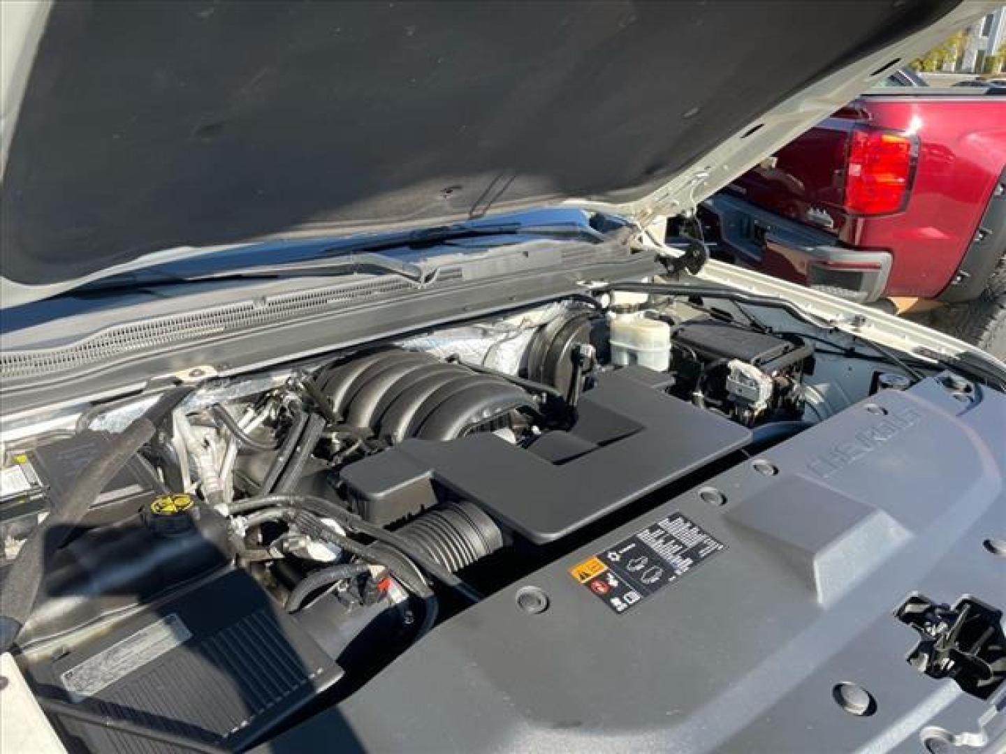 2015 White Diamond Tricoat Chevrolet Suburban LTZ (1GNSKKKC0FR) with an 5.3L EcoTec3 5.3L Flex Fuel V8 355hp 383ft. lbs. Direct Injection engine, 6-Speed Shiftable Automatic w/Overdrive transmission, located at 800 Riverside Ave, Roseville, CA, 95678, 916-773-4549 & Toll Free: 866-719-4393, 38.732265, -121.291039 - 4X4 LTZ DVD CLEAN CARFAX - Photo#17