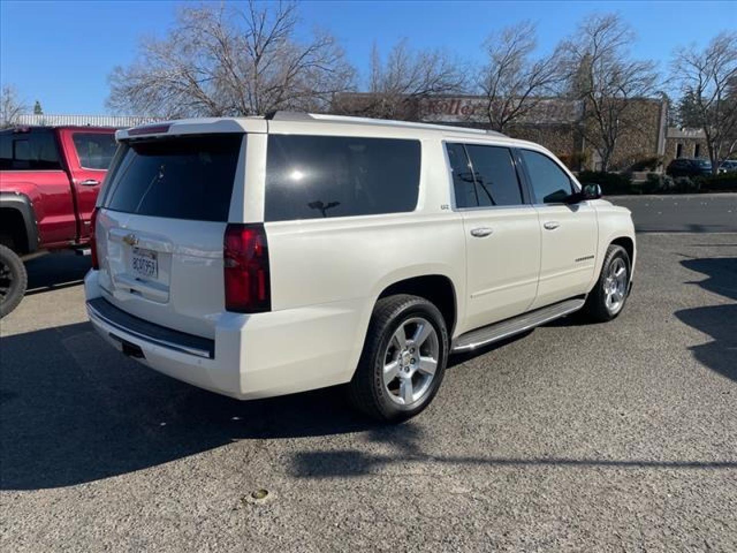 2015 White Diamond Tricoat Chevrolet Suburban LTZ (1GNSKKKC0FR) with an 5.3L EcoTec3 5.3L Flex Fuel V8 355hp 383ft. lbs. Direct Injection engine, 6-Speed Shiftable Automatic w/Overdrive transmission, located at 800 Riverside Ave, Roseville, CA, 95678, 916-773-4549 & Toll Free: 866-719-4393, 38.732265, -121.291039 - 4X4 LTZ DVD CLEAN CARFAX - Photo#3