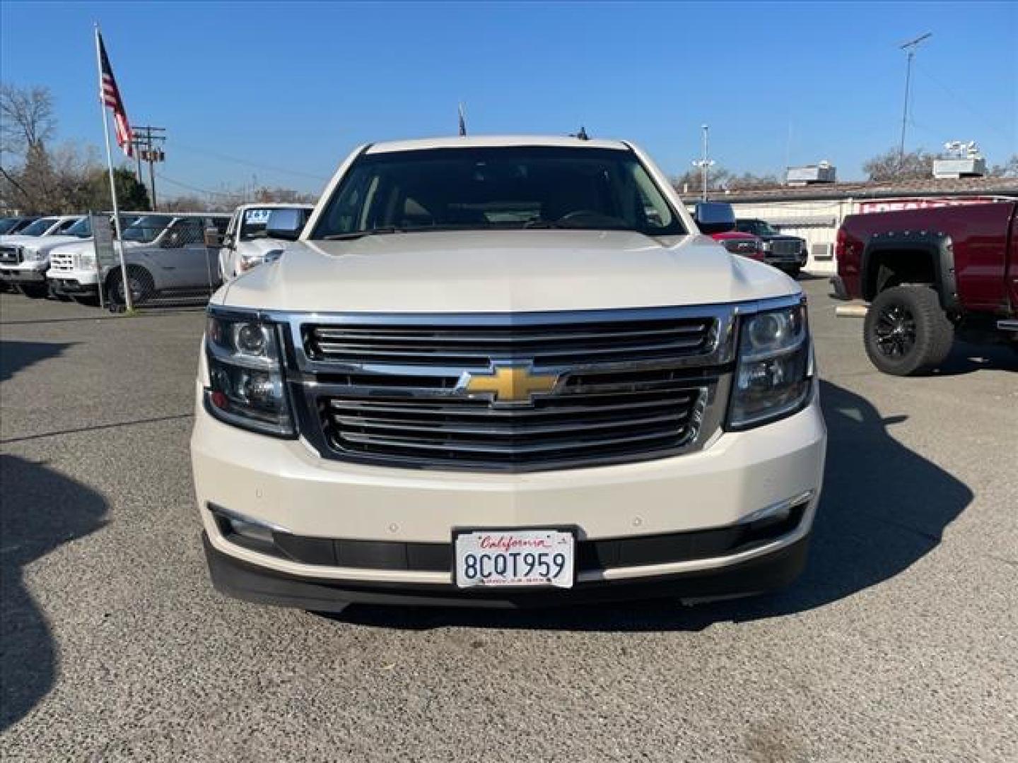 2015 White Diamond Tricoat Chevrolet Suburban LTZ (1GNSKKKC0FR) with an 5.3L EcoTec3 5.3L Flex Fuel V8 355hp 383ft. lbs. Direct Injection engine, 6-Speed Shiftable Automatic w/Overdrive transmission, located at 800 Riverside Ave, Roseville, CA, 95678, 916-773-4549 & Toll Free: 866-719-4393, 38.732265, -121.291039 - 4X4 LTZ DVD CLEAN CARFAX - Photo#6