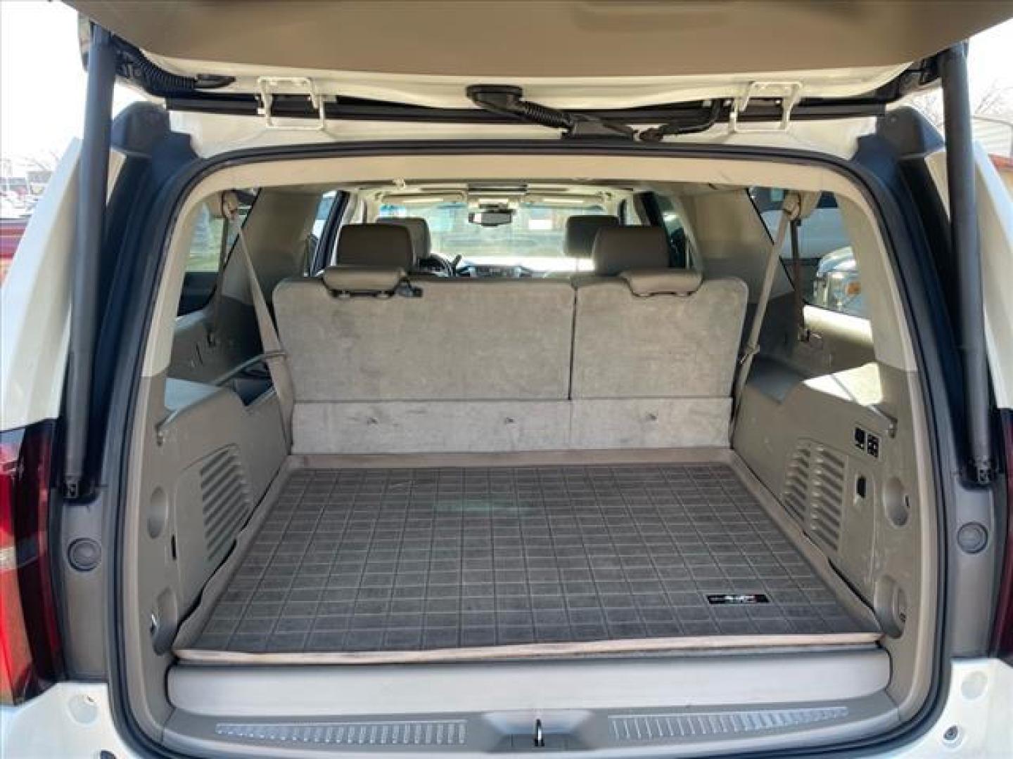 2015 White Diamond Tricoat Chevrolet Suburban LTZ (1GNSKKKC0FR) with an 5.3L EcoTec3 5.3L Flex Fuel V8 355hp 383ft. lbs. Direct Injection engine, 6-Speed Shiftable Automatic w/Overdrive transmission, located at 800 Riverside Ave, Roseville, CA, 95678, 916-773-4549 & Toll Free: 866-719-4393, 38.732265, -121.291039 - 4X4 LTZ DVD CLEAN CARFAX - Photo#8